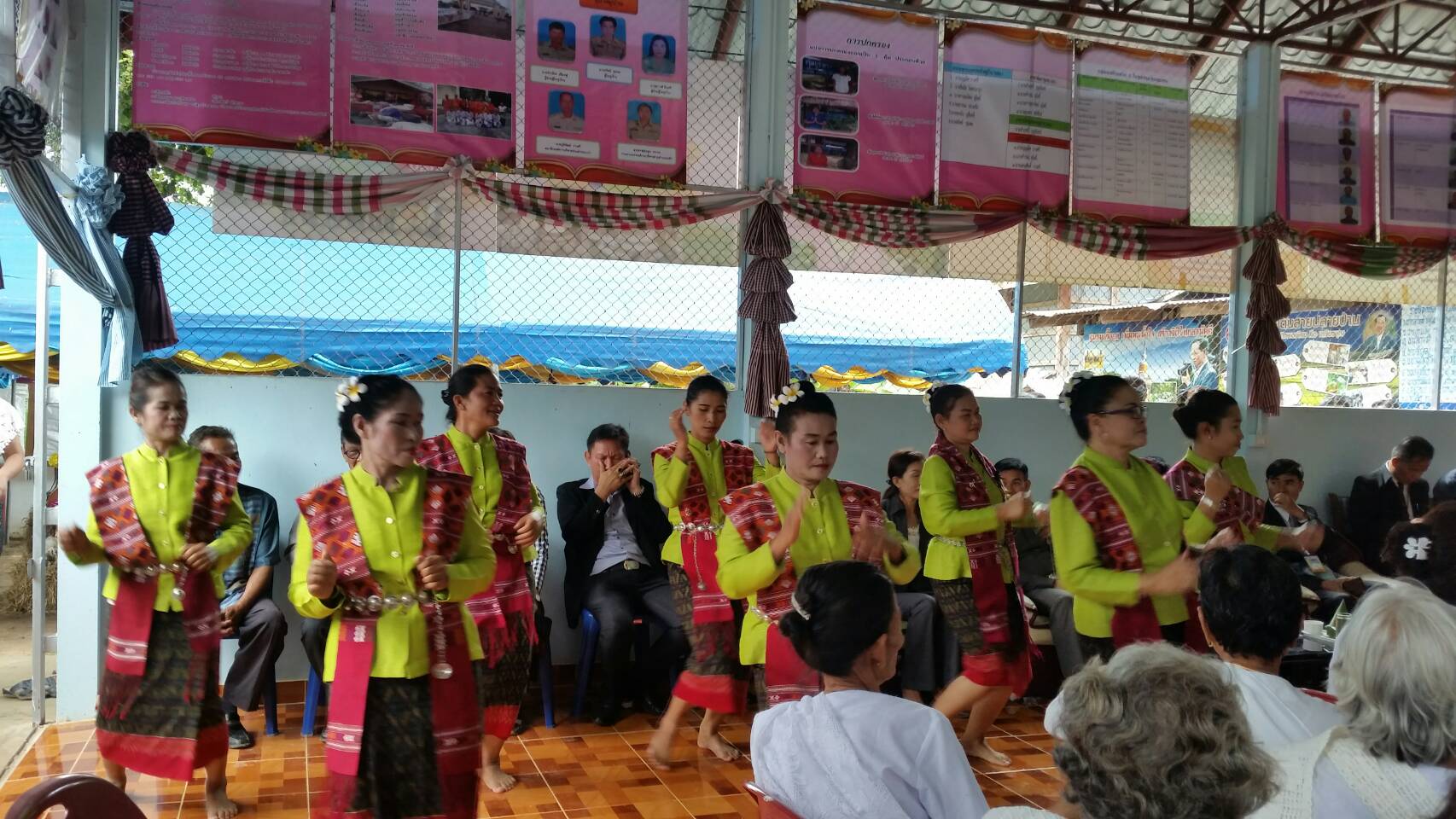 20 กรกฎาคม 2560 นางสาวศศิธร ปัญญาไว พัฒนาการจังหวัดมหาสารคาม  เป็นประธานคณะกรรมการประกวดหมู่บ้านเศรษฐกิจพอเพียงดีเด่น ปี 2560  ตามโครงการมหาสารคามน้อมนำปรัชญาเศรษฐกิจพอเพียง  เพื่อพัฒนาคุณภาพในชุมชน ณ บ้านนาภู หมู่ 18 ตำบลแกดำ จังหวัดมหาสารคาม  Copy