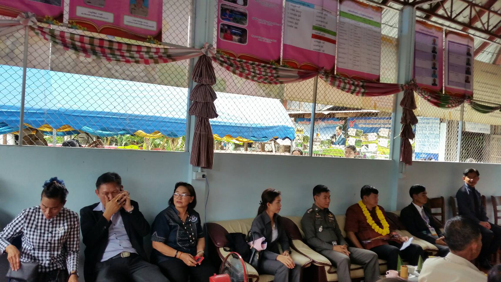 20 กรกฎาคม 2560 นางสาวศศิธร ปัญญาไว พัฒนาการจังหวัดมหาสารคาม  เป็นประธานคณะกรรมการประกวดหมู่บ้านเศรษฐกิจพอเพียงดีเด่น ปี 2560  ตามโครงการมหาสารคามน้อมนำปรัชญาเศรษฐกิจพอเพียง  เพื่อพัฒนาคุณภาพในชุมชน ณ บ้านนาภู หมู่ 18 ตำบลแกดำ จังหวัดมหาสารคาม  Copy