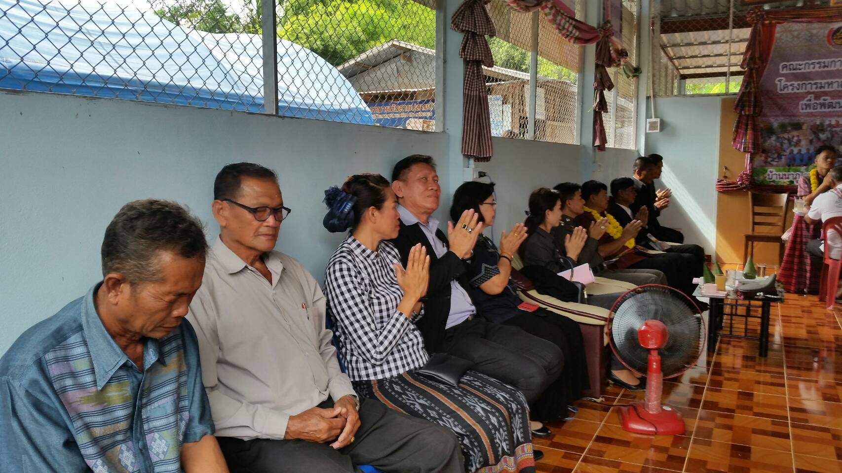 20 กรกฎาคม 2560 นางสาวศศิธร ปัญญาไว พัฒนาการจังหวัดมหาสารคาม  เป็นประธานคณะกรรมการประกวดหมู่บ้านเศรษฐกิจพอเพียงดีเด่น ปี 2560  ตามโครงการมหาสารคามน้อมนำปรัชญาเศรษฐกิจพอเพียง  เพื่อพัฒนาคุณภาพในชุมชน ณ บ้านนาภู หมู่ 18 ตำบลแกดำ จังหวัดมหาสารคาม  Copy