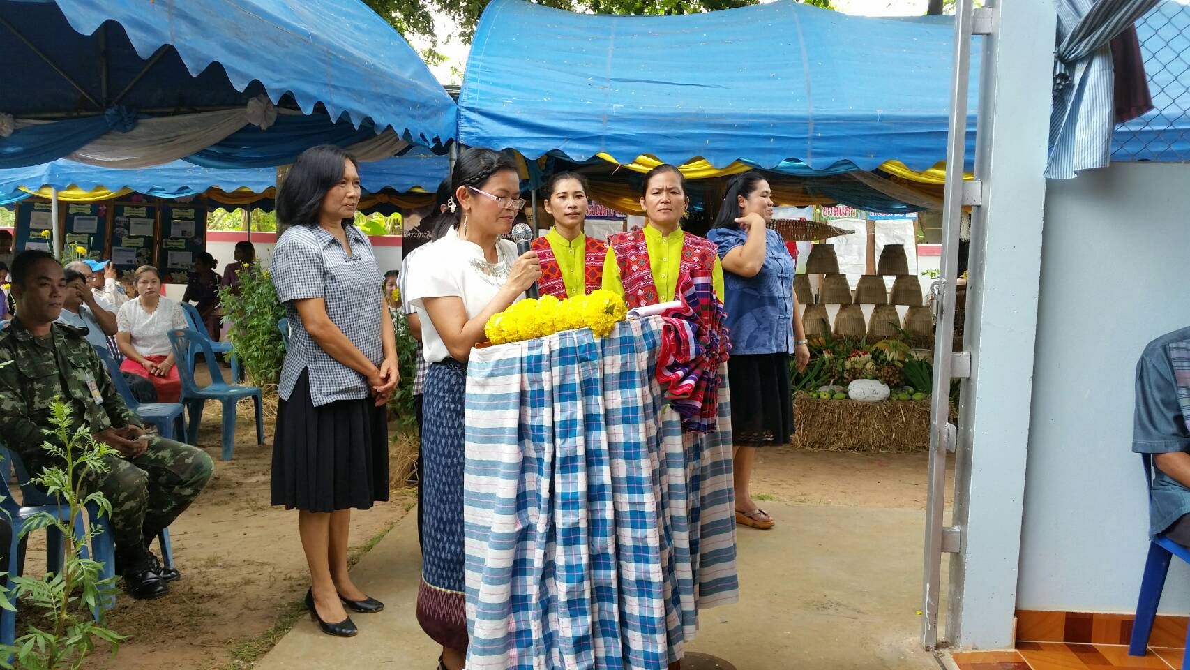 20 กรกฎาคม 2560 นางสาวศศิธร ปัญญาไว พัฒนาการจังหวัดมหาสารคาม  เป็นประธานคณะกรรมการประกวดหมู่บ้านเศรษฐกิจพอเพียงดีเด่น ปี 2560  ตามโครงการมหาสารคามน้อมนำปรัชญาเศรษฐกิจพอเพียง  เพื่อพัฒนาคุณภาพในชุมชน ณ บ้านนาภู หมู่ 18 ตำบลแกดำ จังหวัดมหาสารคาม  Copy