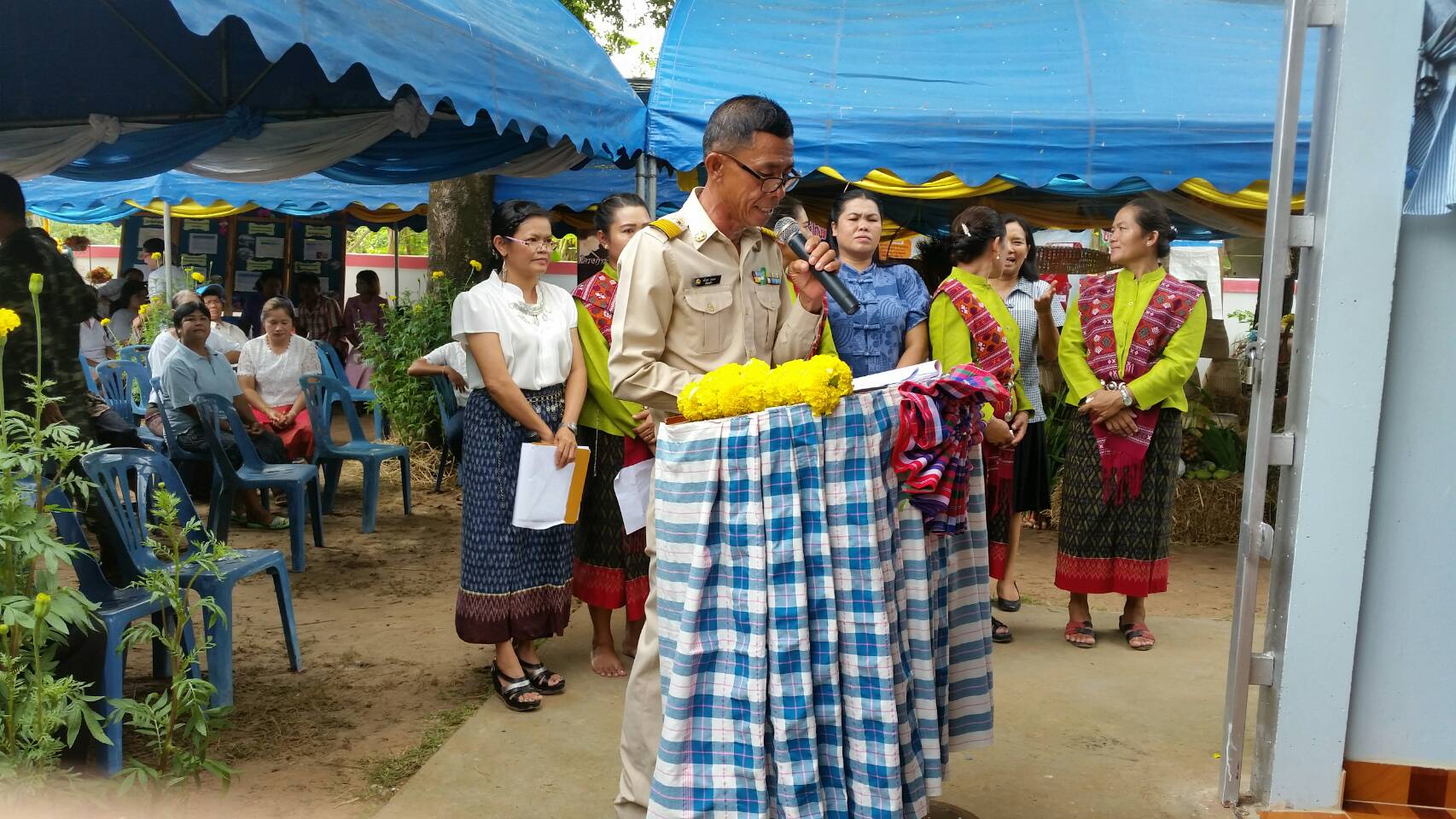 20 กรกฎาคม 2560 นางสาวศศิธร ปัญญาไว พัฒนาการจังหวัดมหาสารคาม  เป็นประธานคณะกรรมการประกวดหมู่บ้านเศรษฐกิจพอเพียงดีเด่น ปี 2560  ตามโครงการมหาสารคามน้อมนำปรัชญาเศรษฐกิจพอเพียง  เพื่อพัฒนาคุณภาพในชุมชน ณ บ้านนาภู หมู่ 18 ตำบลแกดำ จังหวัดมหาสารคาม  Copy