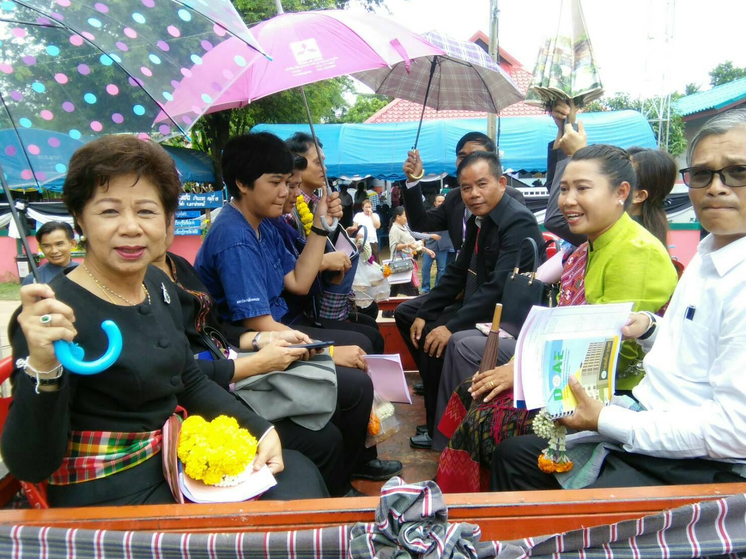 20 กรกฎาคม 2560 นางสาวศศิธร ปัญญาไว พัฒนาการจังหวัดมหาสารคาม  เป็นประธานคณะกรรมการประกวดหมู่บ้านเศรษฐกิจพอเพียงดีเด่น ปี 2560  ตามโครงการมหาสารคามน้อมนำปรัชญาเศรษฐกิจพอเพียง  เพื่อพัฒนาคุณภาพในชุมชน ณ บ้านนาภู หมู่ 18 ตำบลแกดำ จังหวัดมหาสารคาม  Copy
