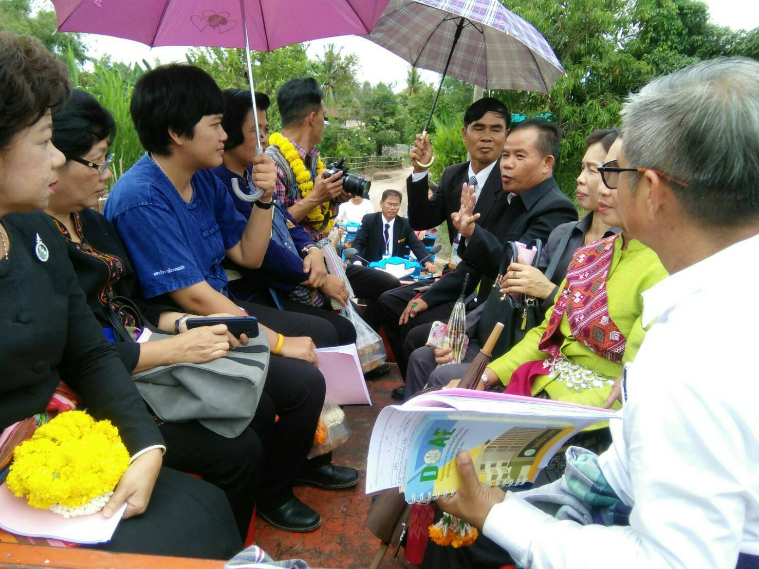 20 กรกฎาคม 2560 นางสาวศศิธร ปัญญาไว พัฒนาการจังหวัดมหาสารคาม  เป็นประธานคณะกรรมการประกวดหมู่บ้านเศรษฐกิจพอเพียงดีเด่น ปี 2560  ตามโครงการมหาสารคามน้อมนำปรัชญาเศรษฐกิจพอเพียง  เพื่อพัฒนาคุณภาพในชุมชน ณ บ้านนาภู หมู่ 18 ตำบลแกดำ จังหวัดมหาสารคาม  Copy
