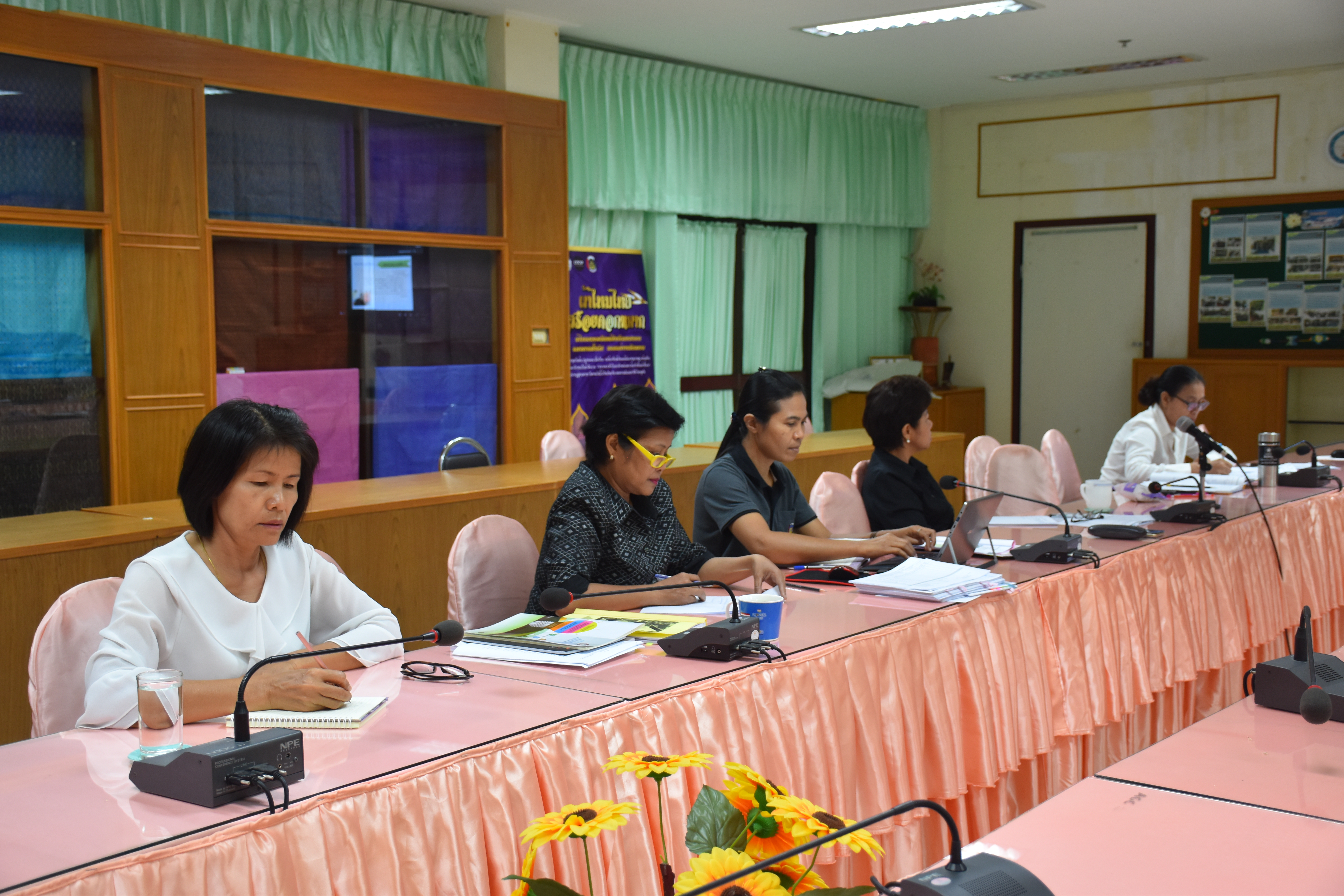11 กรกฏาคม 2560 นายทวีป บุตรโพธิ์ รองอธิบดีกรมการพัฒนาชุมชน เป็นประธานการประชุมกรมการพัฒนาชุมชนผ่านระบบ  TV Conference กรมการพัฒนาชุมชน เพื่อซักซ้อมความเข้าใจในการดำเนินงานตามโครงการการขับเคลื่อนปรัชญาเศรษฐกิจพอเพียงไปสู่การปฏิบัติจนเป็นวิถีชีวิต