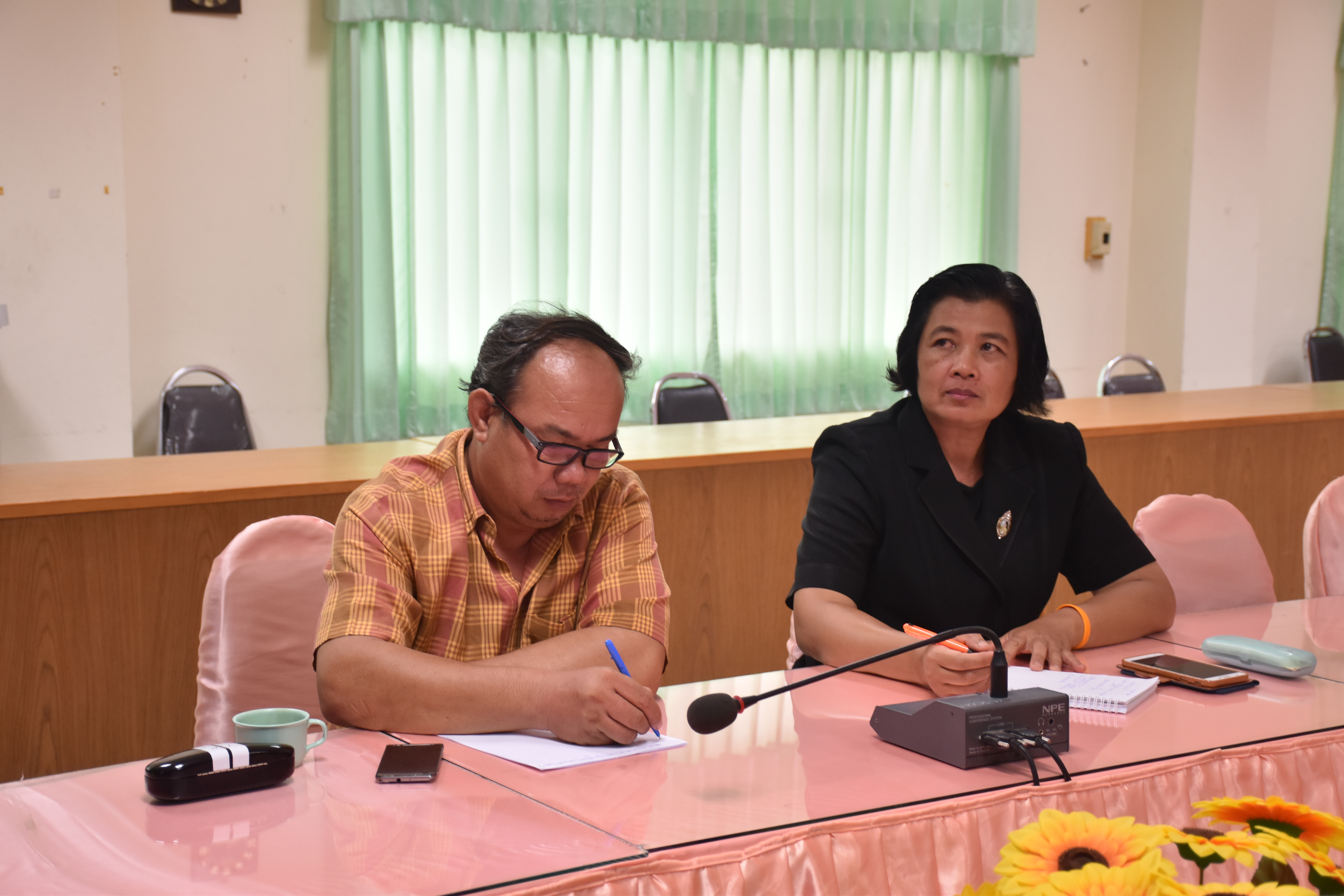 11 กรกฏาคม 2560 นายทวีป บุตรโพธิ์ รองอธิบดีกรมการพัฒนาชุมชน เป็นประธานการประชุมกรมการพัฒนาชุมชนผ่านระบบ  TV Conference กรมการพัฒนาชุมชน เพื่อซักซ้อมความเข้าใจในการดำเนินงานตามโครงการการขับเคลื่อนปรัชญาเศรษฐกิจพอเพียงไปสู่การปฏิบัติจนเป็นวิถีชีวิต