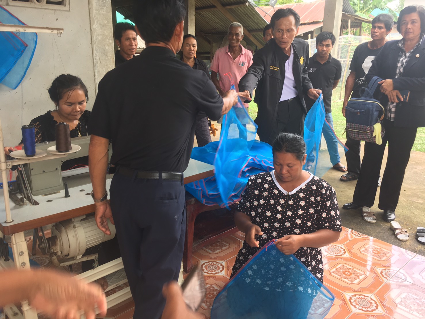 21 กรกฎาคม 2560 คณะกรรมการประกวดหมู่บ้านเศรษฐกิจพอเพียงดีเด่น ปี 2560 ตามโครงการมหาสารคามน้อมนำปรัชญาเศรษฐกิจพอเพียงเพื่อพัฒนาคุณภาพในชุมชน ณ บ้านหนองคู หมู่ที่ 6 ตำบลเหล่าดอกไม้ อำเภอชื่นชม จังหวัดมหาสารคาม