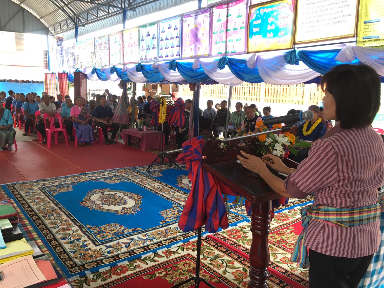 21 กรกฎาคม 2560 คณะกรรมการประกวดหมู่บ้านเศรษฐกิจพอเพียงดีเด่น ปี 2560  ตามโครงการมหาสารคามน้อมนำปรัชญาเศรษฐกิจพอเพียงเพื่อพัฒนาคุณภาพในชุมชน ณ บ้านโนนสูงน้อย  หมู่ที่ 10 ตำบลดอนเงิน อำเภอเชียงยืน จังหวัดมหาสารคาม