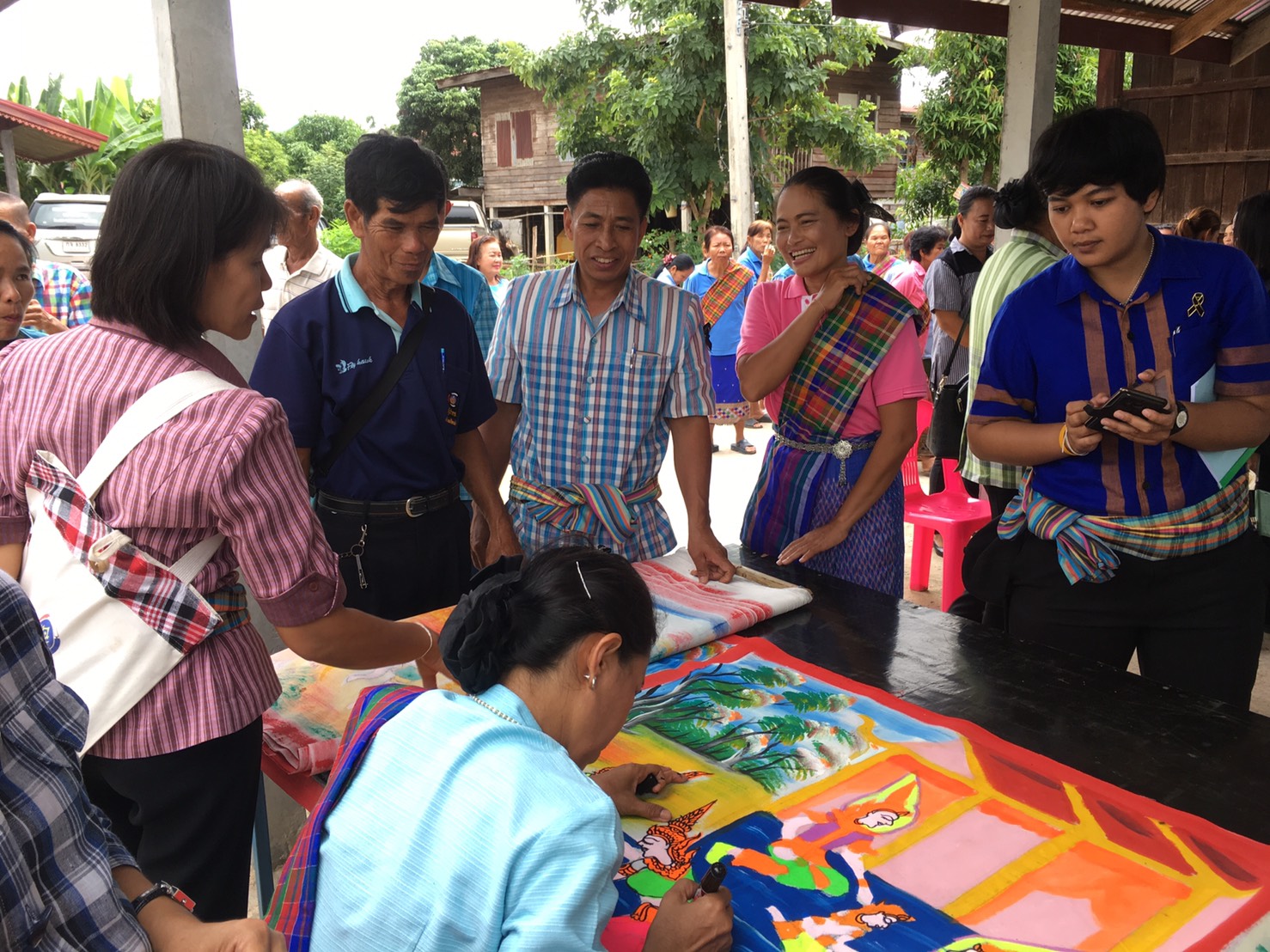 21 กรกฎาคม 2560 คณะกรรมการประกวดหมู่บ้านเศรษฐกิจพอเพียงดีเด่น ปี 2560  ตามโครงการมหาสารคามน้อมนำปรัชญาเศรษฐกิจพอเพียงเพื่อพัฒนาคุณภาพในชุมชน ณ บ้านโนนสูงน้อย  หมู่ที่ 10 ตำบลดอนเงิน อำเภอเชียงยืน จังหวัดมหาสารคาม