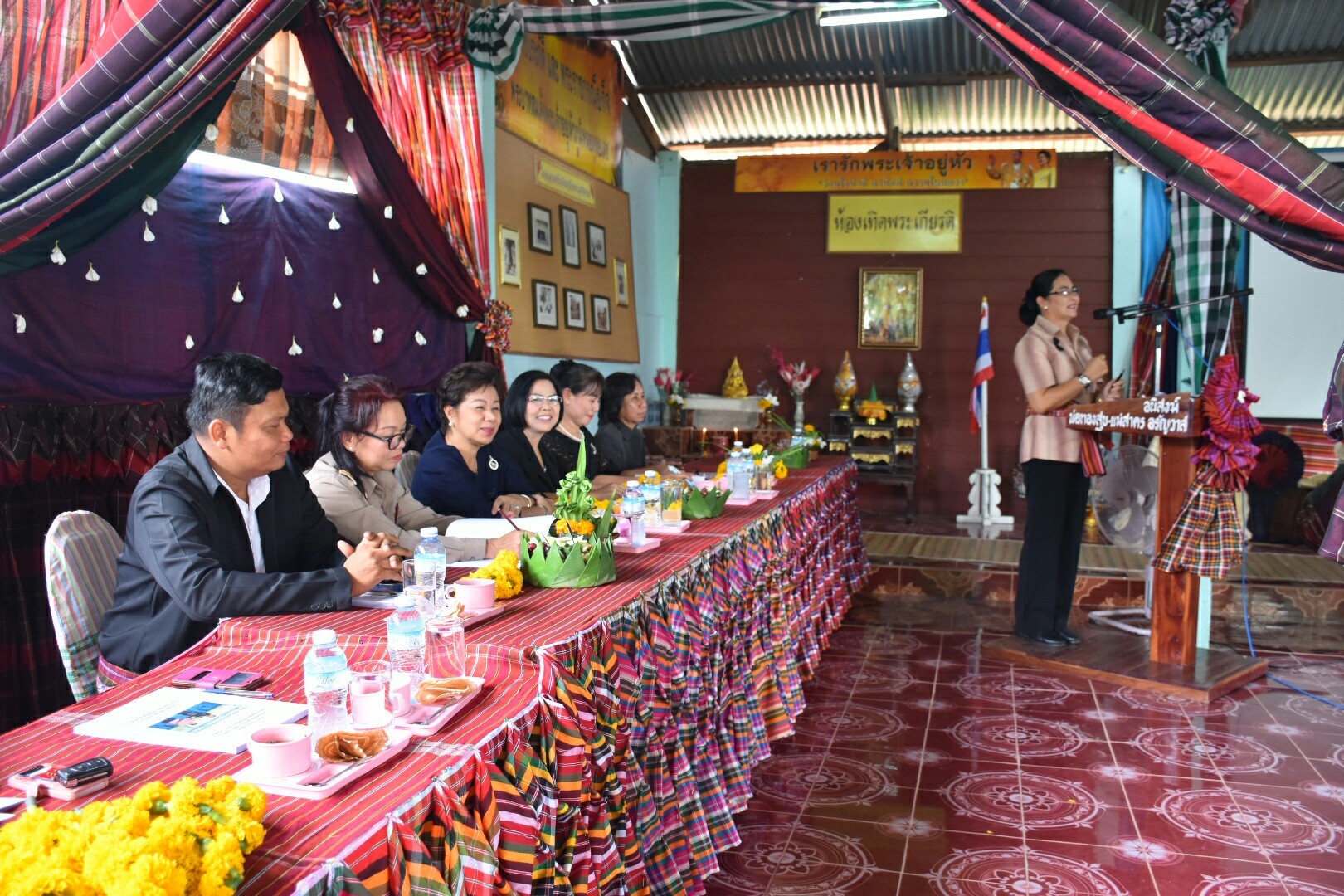 3 กรกฎาคม 2560  นางไพเราะ รอยตระกูล รองผู้ว่าราชการจังหวัดมหาสารคาม เป็นประธานคณะกรรมการคัดสรรหมู่บ้านเศรษฐกิจพอเพียง  “อยู่เย็น เป็นสุข” ดีเด่น ระดับจังหวัด ประจำปี 2560 รอบชิงชนะเลิศ ณ บ้านวังโพน หมู่ที่ 6 ตำบลเขวาไร่  อำเภอโกสุมพิสัย จังหวัดมหาสารคาม