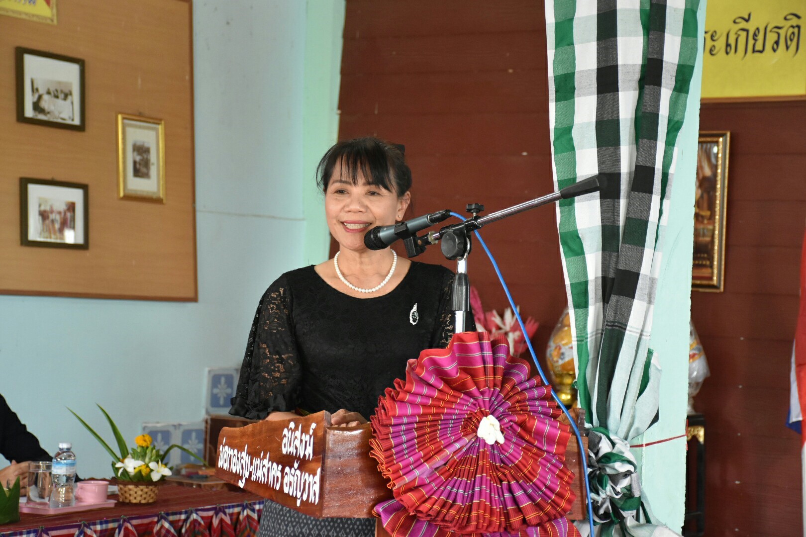 3 กรกฎาคม 2560  นางไพเราะ รอยตระกูล รองผู้ว่าราชการจังหวัดมหาสารคาม เป็นประธานคณะกรรมการคัดสรรหมู่บ้านเศรษฐกิจพอเพียง  “อยู่เย็น เป็นสุข” ดีเด่น ระดับจังหวัด ประจำปี 2560 รอบชิงชนะเลิศ ณ บ้านวังโพน หมู่ที่ 6 ตำบลเขวาไร่  อำเภอโกสุมพิสัย จังหวัดมหาสารคาม