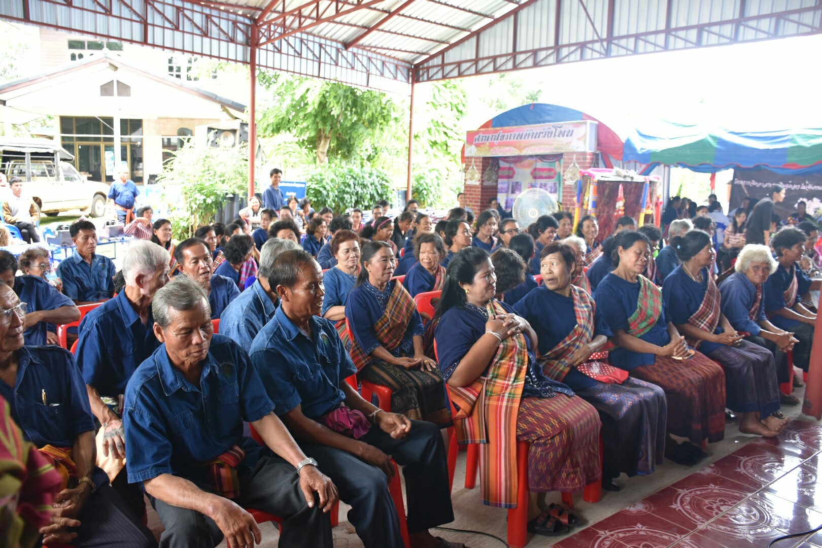 3 กรกฎาคม 2560  นางไพเราะ รอยตระกูล รองผู้ว่าราชการจังหวัดมหาสารคาม เป็นประธานคณะกรรมการคัดสรรหมู่บ้านเศรษฐกิจพอเพียง  “อยู่เย็น เป็นสุข” ดีเด่น ระดับจังหวัด ประจำปี 2560 รอบชิงชนะเลิศ ณ บ้านวังโพน หมู่ที่ 6 ตำบลเขวาไร่  อำเภอโกสุมพิสัย จังหวัดมหาสารคาม