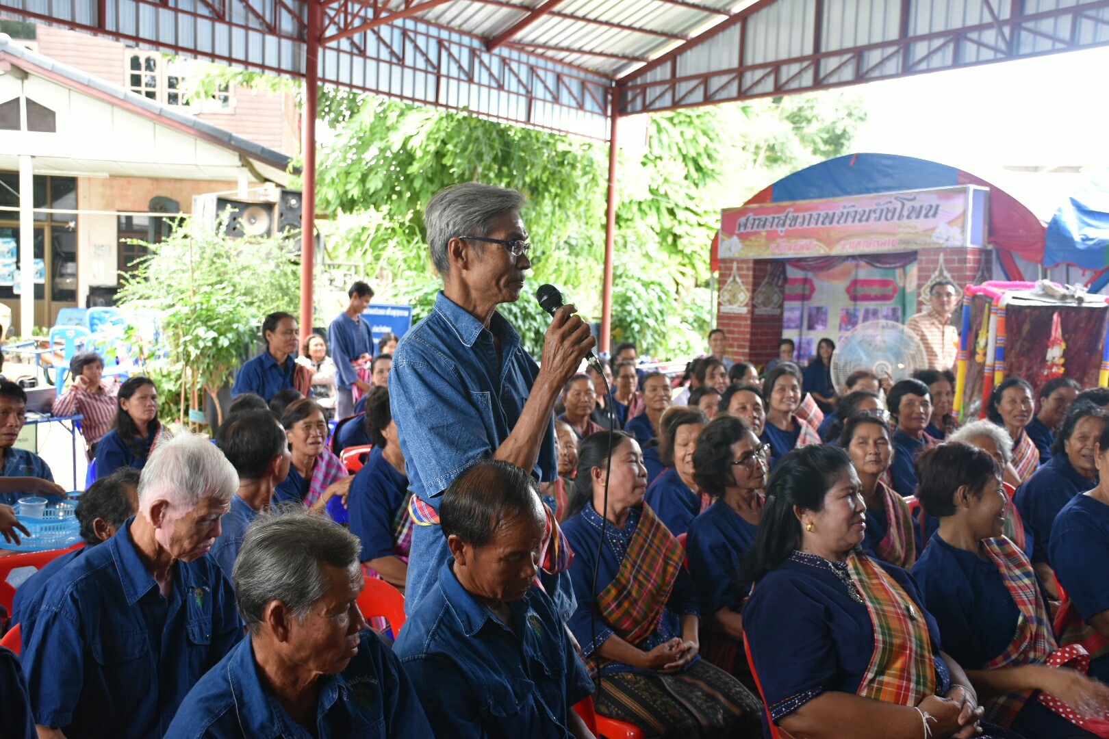 3 กรกฎาคม 2560  นางไพเราะ รอยตระกูล รองผู้ว่าราชการจังหวัดมหาสารคาม เป็นประธานคณะกรรมการคัดสรรหมู่บ้านเศรษฐกิจพอเพียง  “อยู่เย็น เป็นสุข” ดีเด่น ระดับจังหวัด ประจำปี 2560 รอบชิงชนะเลิศ ณ บ้านวังโพน หมู่ที่ 6 ตำบลเขวาไร่  อำเภอโกสุมพิสัย จังหวัดมหาสารคาม