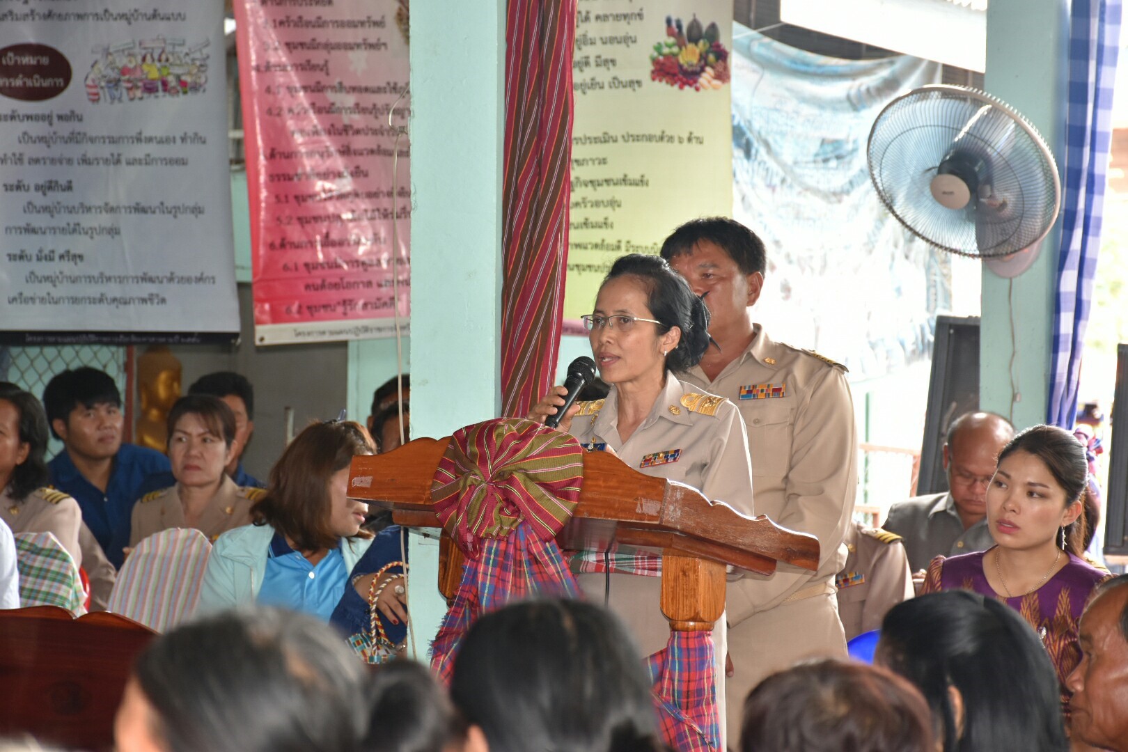 3 กรกฎาคม 2560  นางไพเราะ รอยตระกูล รองผู้ว่าราชการจังหวัดมหาสารคาม เป็นประธานคณะกรรมการคัดสรรหมู่บ้านเศรษฐกิจพอเพียง  “อยู่เย็น เป็นสุข” ดีเด่น ระดับจังหวัด ประจำปี 2560 รอบชิงชนะเลิศ ณ บ้านวังโพน หมู่ที่ 6 ตำบลเขวาไร่  อำเภอโกสุมพิสัย จังหวัดมหาสารคาม
