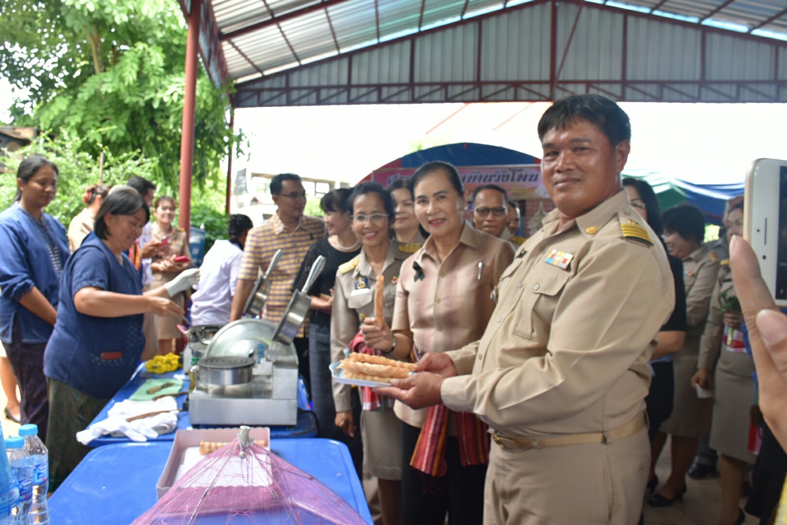 3 กรกฎาคม 2560  นางไพเราะ รอยตระกูล รองผู้ว่าราชการจังหวัดมหาสารคาม เป็นประธานคณะกรรมการคัดสรรหมู่บ้านเศรษฐกิจพอเพียง  “อยู่เย็น เป็นสุข” ดีเด่น ระดับจังหวัด ประจำปี 2560 รอบชิงชนะเลิศ ณ บ้านวังโพน หมู่ที่ 6 ตำบลเขวาไร่  อำเภอโกสุมพิสัย จังหวัดมหาสารคาม