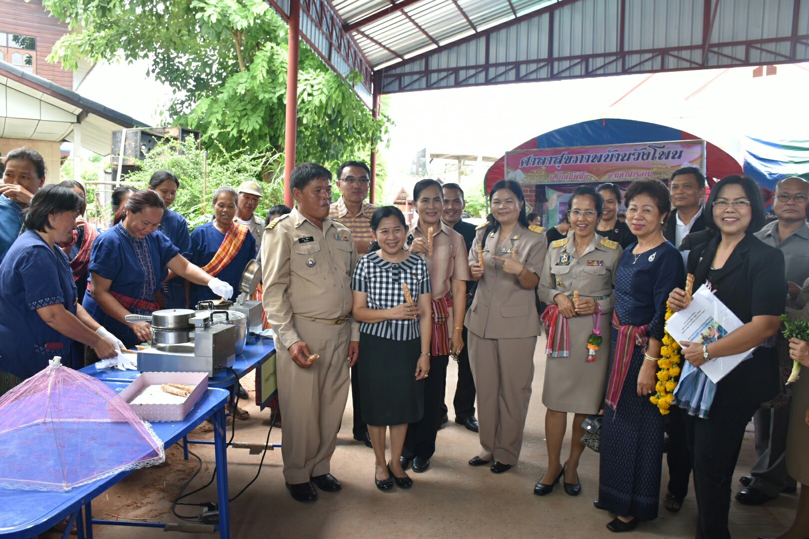 3 กรกฎาคม 2560  นางไพเราะ รอยตระกูล รองผู้ว่าราชการจังหวัดมหาสารคาม เป็นประธานคณะกรรมการคัดสรรหมู่บ้านเศรษฐกิจพอเพียง  “อยู่เย็น เป็นสุข” ดีเด่น ระดับจังหวัด ประจำปี 2560 รอบชิงชนะเลิศ ณ บ้านวังโพน หมู่ที่ 6 ตำบลเขวาไร่  อำเภอโกสุมพิสัย จังหวัดมหาสารคาม
