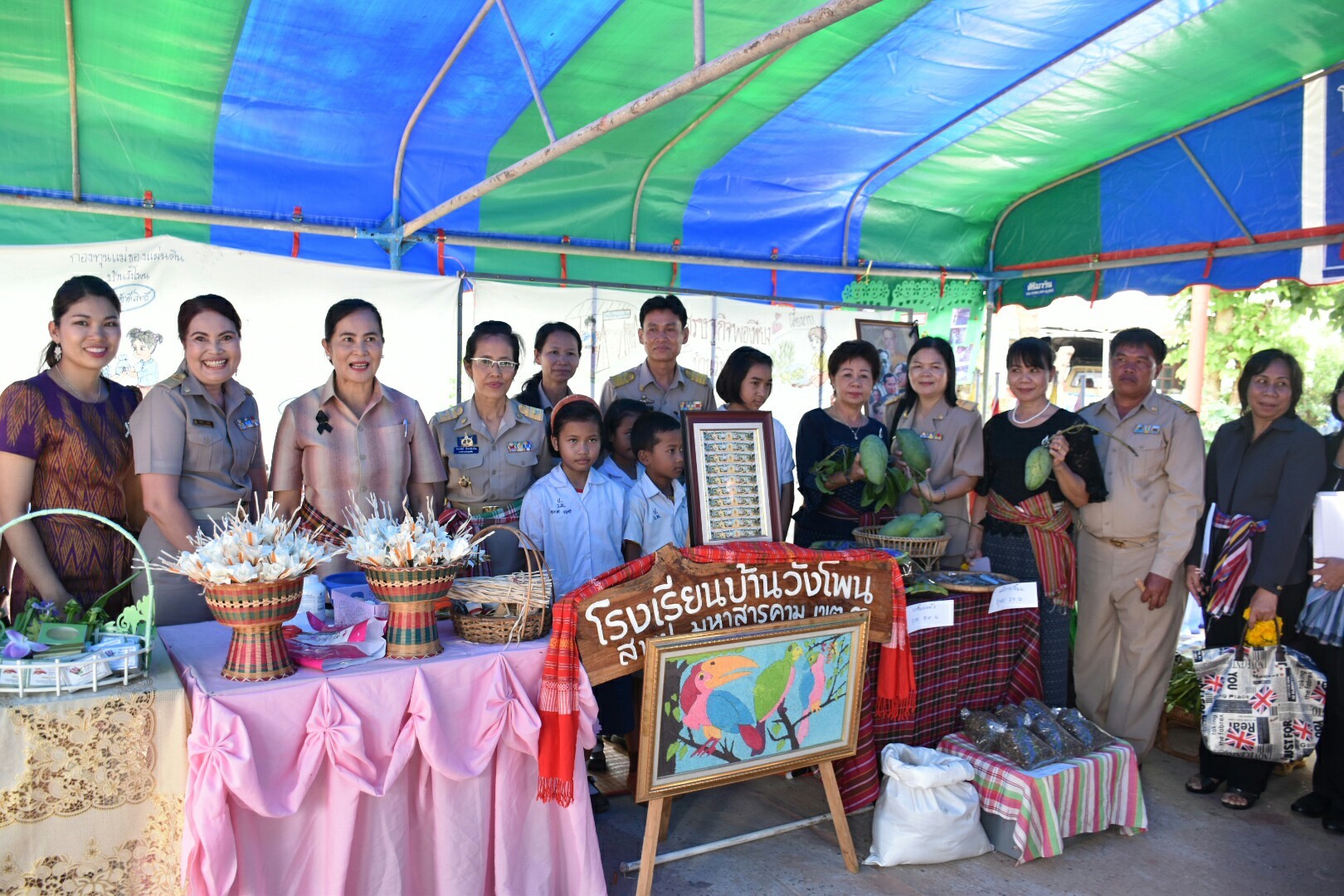 3 กรกฎาคม 2560  นางไพเราะ รอยตระกูล รองผู้ว่าราชการจังหวัดมหาสารคาม เป็นประธานคณะกรรมการคัดสรรหมู่บ้านเศรษฐกิจพอเพียง  “อยู่เย็น เป็นสุข” ดีเด่น ระดับจังหวัด ประจำปี 2560 รอบชิงชนะเลิศ ณ บ้านวังโพน หมู่ที่ 6 ตำบลเขวาไร่  อำเภอโกสุมพิสัย จังหวัดมหาสารคาม