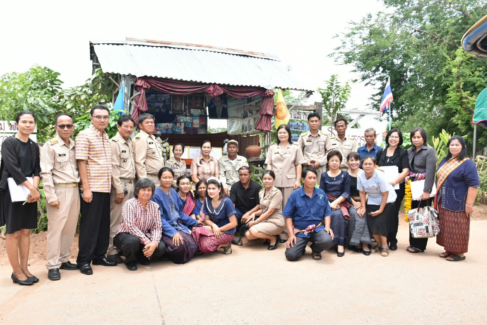 3 กรกฎาคม 2560  นางไพเราะ รอยตระกูล รองผู้ว่าราชการจังหวัดมหาสารคาม เป็นประธานคณะกรรมการคัดสรรหมู่บ้านเศรษฐกิจพอเพียง  “อยู่เย็น เป็นสุข” ดีเด่น ระดับจังหวัด ประจำปี 2560 รอบชิงชนะเลิศ ณ บ้านวังโพน หมู่ที่ 6 ตำบลเขวาไร่  อำเภอโกสุมพิสัย จังหวัดมหาสารคาม