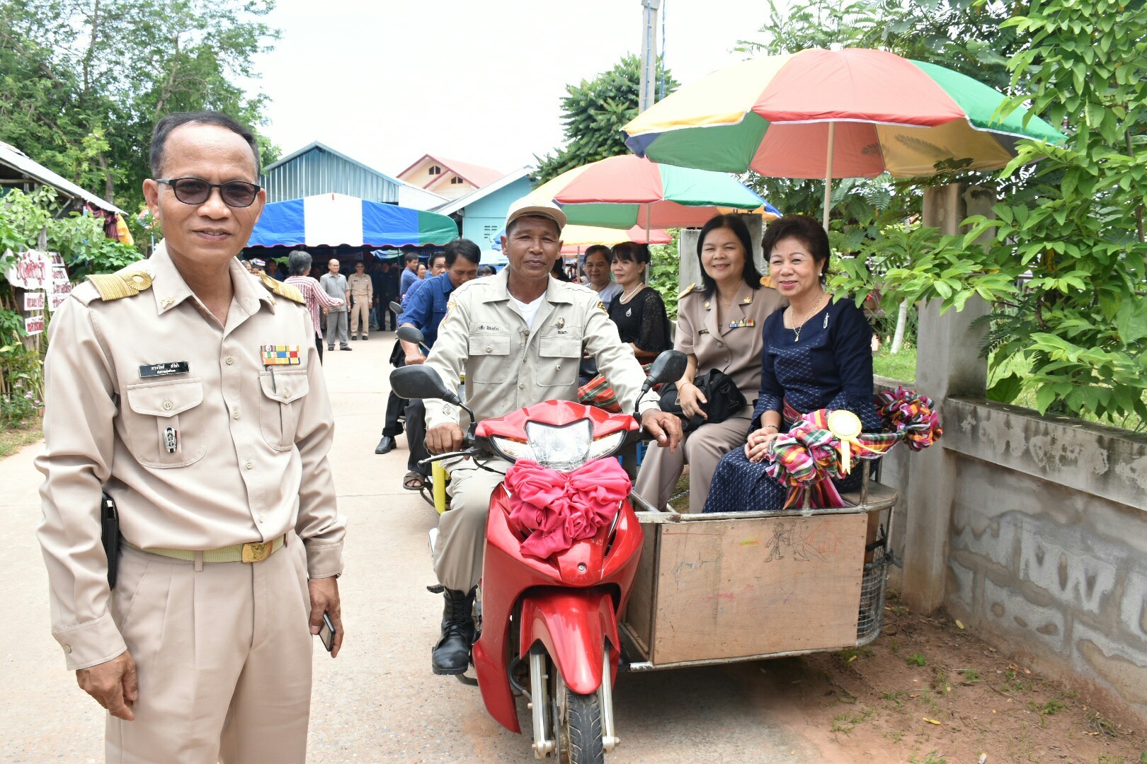 3 กรกฎาคม 2560  นางไพเราะ รอยตระกูล รองผู้ว่าราชการจังหวัดมหาสารคาม เป็นประธานคณะกรรมการคัดสรรหมู่บ้านเศรษฐกิจพอเพียง  “อยู่เย็น เป็นสุข” ดีเด่น ระดับจังหวัด ประจำปี 2560 รอบชิงชนะเลิศ ณ บ้านวังโพน หมู่ที่ 6 ตำบลเขวาไร่  อำเภอโกสุมพิสัย จังหวัดมหาสารคาม