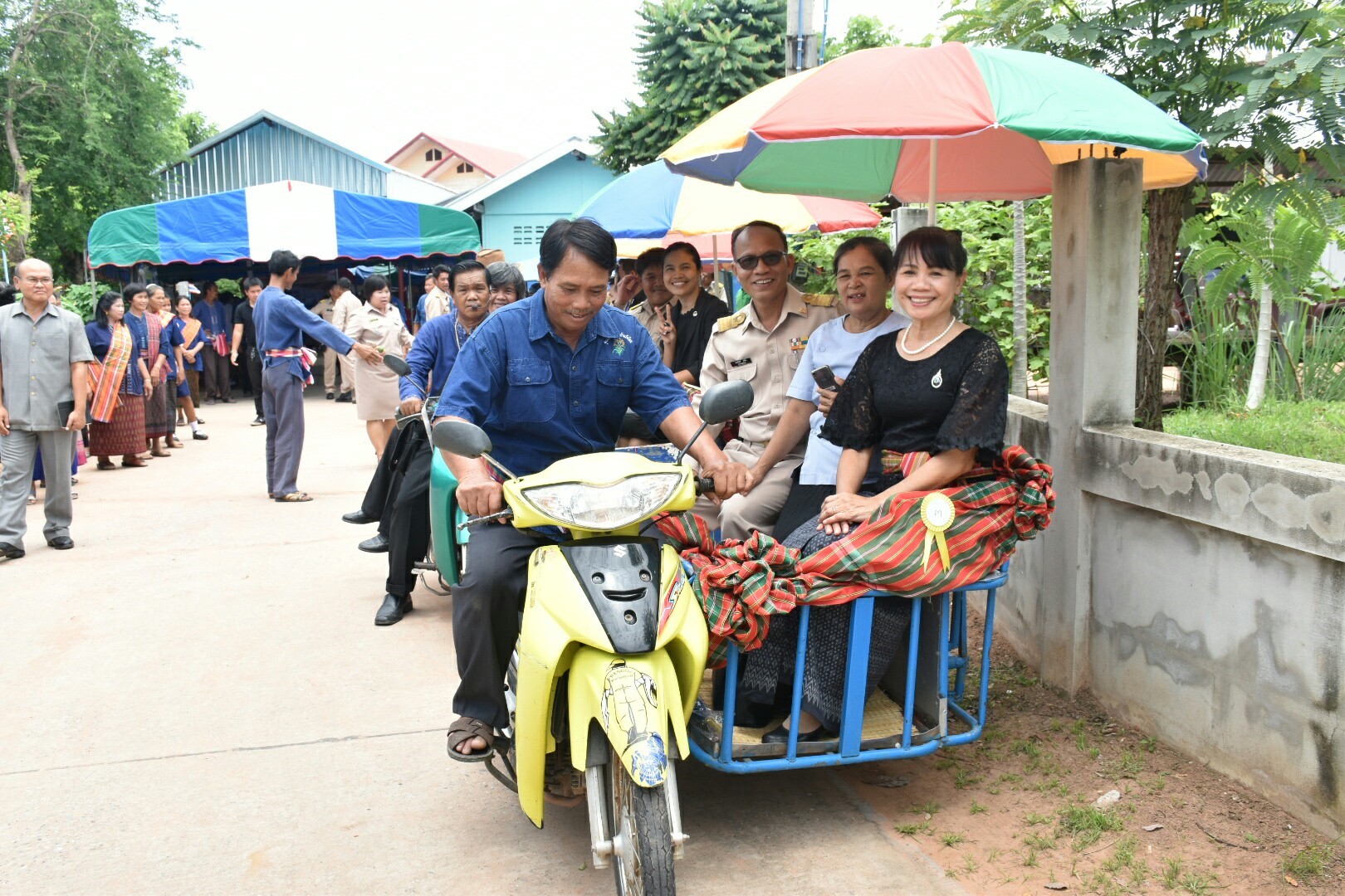 3 กรกฎาคม 2560  นางไพเราะ รอยตระกูล รองผู้ว่าราชการจังหวัดมหาสารคาม เป็นประธานคณะกรรมการคัดสรรหมู่บ้านเศรษฐกิจพอเพียง  “อยู่เย็น เป็นสุข” ดีเด่น ระดับจังหวัด ประจำปี 2560 รอบชิงชนะเลิศ ณ บ้านวังโพน หมู่ที่ 6 ตำบลเขวาไร่  อำเภอโกสุมพิสัย จังหวัดมหาสารคาม