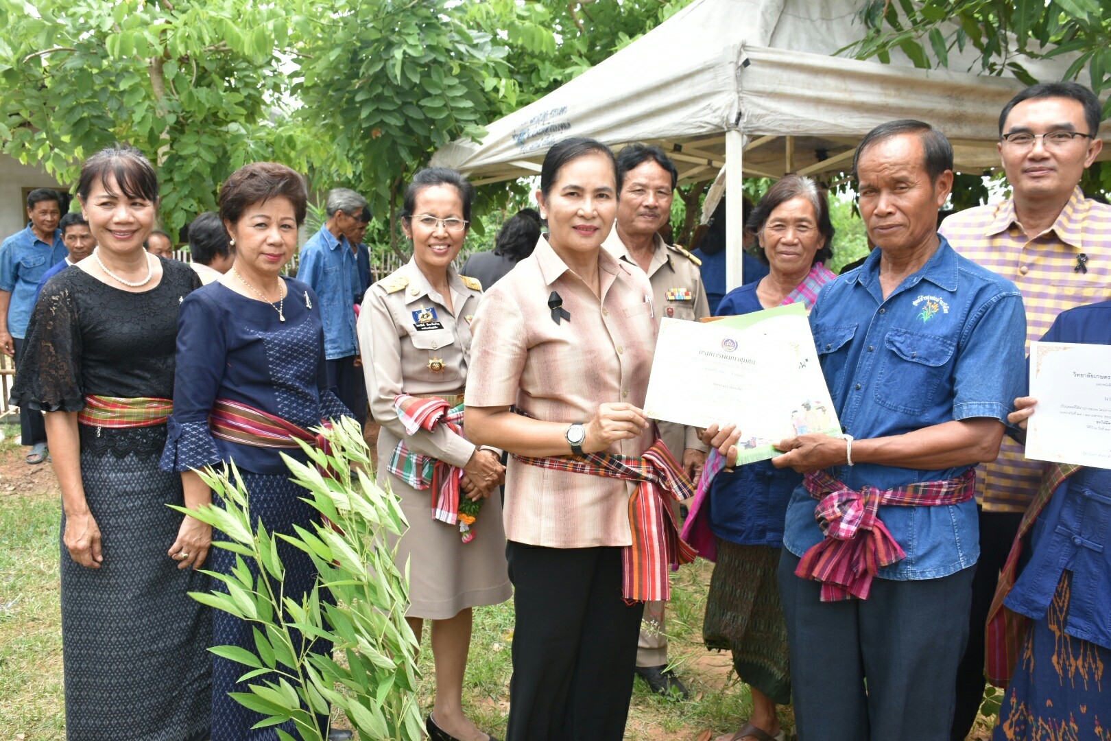 3 กรกฎาคม 2560  นางไพเราะ รอยตระกูล รองผู้ว่าราชการจังหวัดมหาสารคาม เป็นประธานคณะกรรมการคัดสรรหมู่บ้านเศรษฐกิจพอเพียง  “อยู่เย็น เป็นสุข” ดีเด่น ระดับจังหวัด ประจำปี 2560 รอบชิงชนะเลิศ ณ บ้านวังโพน หมู่ที่ 6 ตำบลเขวาไร่  อำเภอโกสุมพิสัย จังหวัดมหาสารคาม