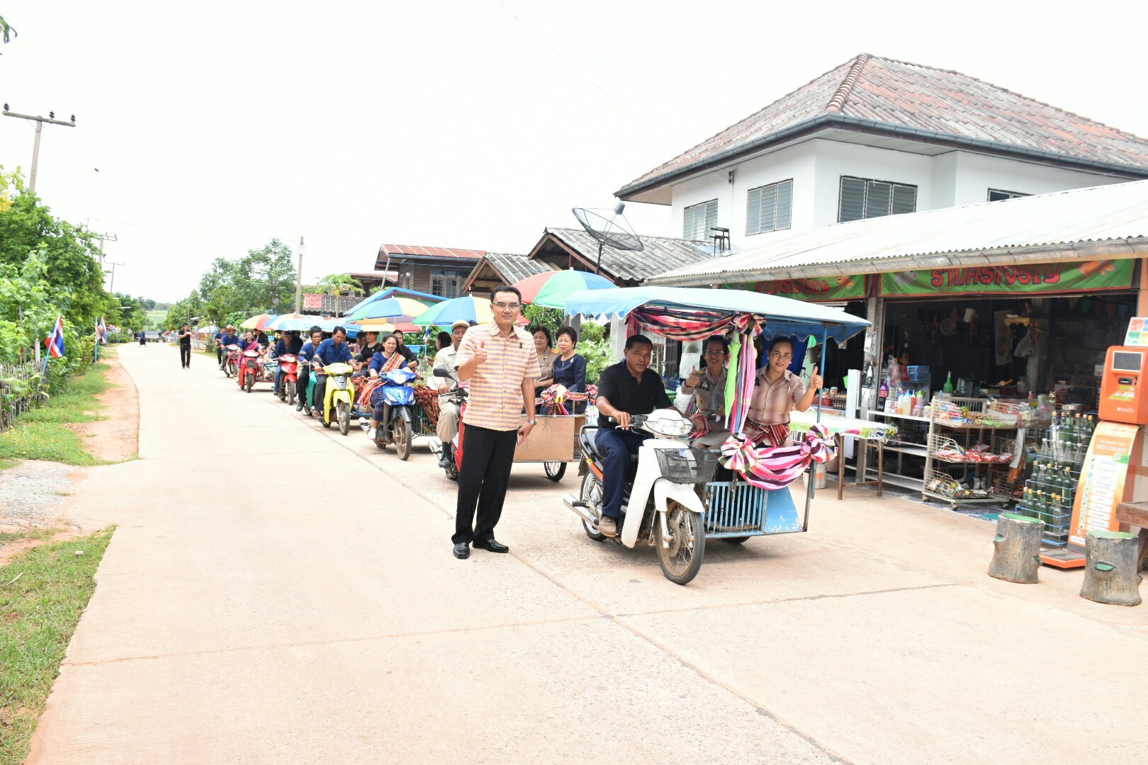 3 กรกฎาคม 2560  นางไพเราะ รอยตระกูล รองผู้ว่าราชการจังหวัดมหาสารคาม เป็นประธานคณะกรรมการคัดสรรหมู่บ้านเศรษฐกิจพอเพียง  “อยู่เย็น เป็นสุข” ดีเด่น ระดับจังหวัด ประจำปี 2560 รอบชิงชนะเลิศ ณ บ้านวังโพน หมู่ที่ 6 ตำบลเขวาไร่  อำเภอโกสุมพิสัย จังหวัดมหาสารคาม