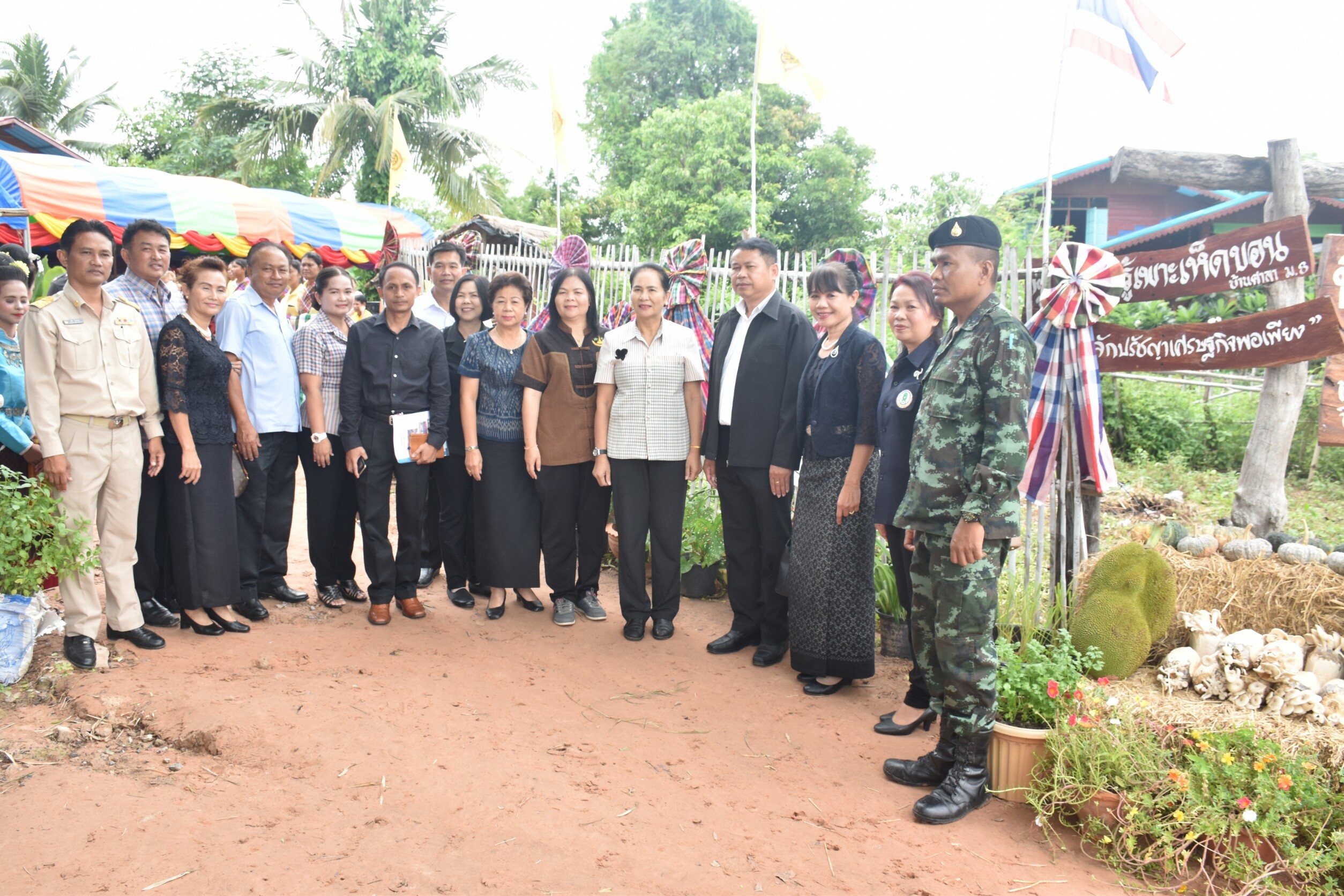 4 กรกฎาคม 2560  นางไพเราะ รอยตระกูล รองผู้ว่าราชการจังหวัดมหาสารคามเป็นประธานคณะกรรมการคัดสรรหมู่บ้านเศรษฐกิจพอเพียง “อยู่เย็น เป็นสุข” ดีเด่น ระดับจังหวัด ประจำปี 2560  รอบชิงชนะเลิศ บ้านศาลา หมู่ที่ 8  ตำบลนาภู อำเภอยางสีสุราช จังหวัดมหาสารคาม