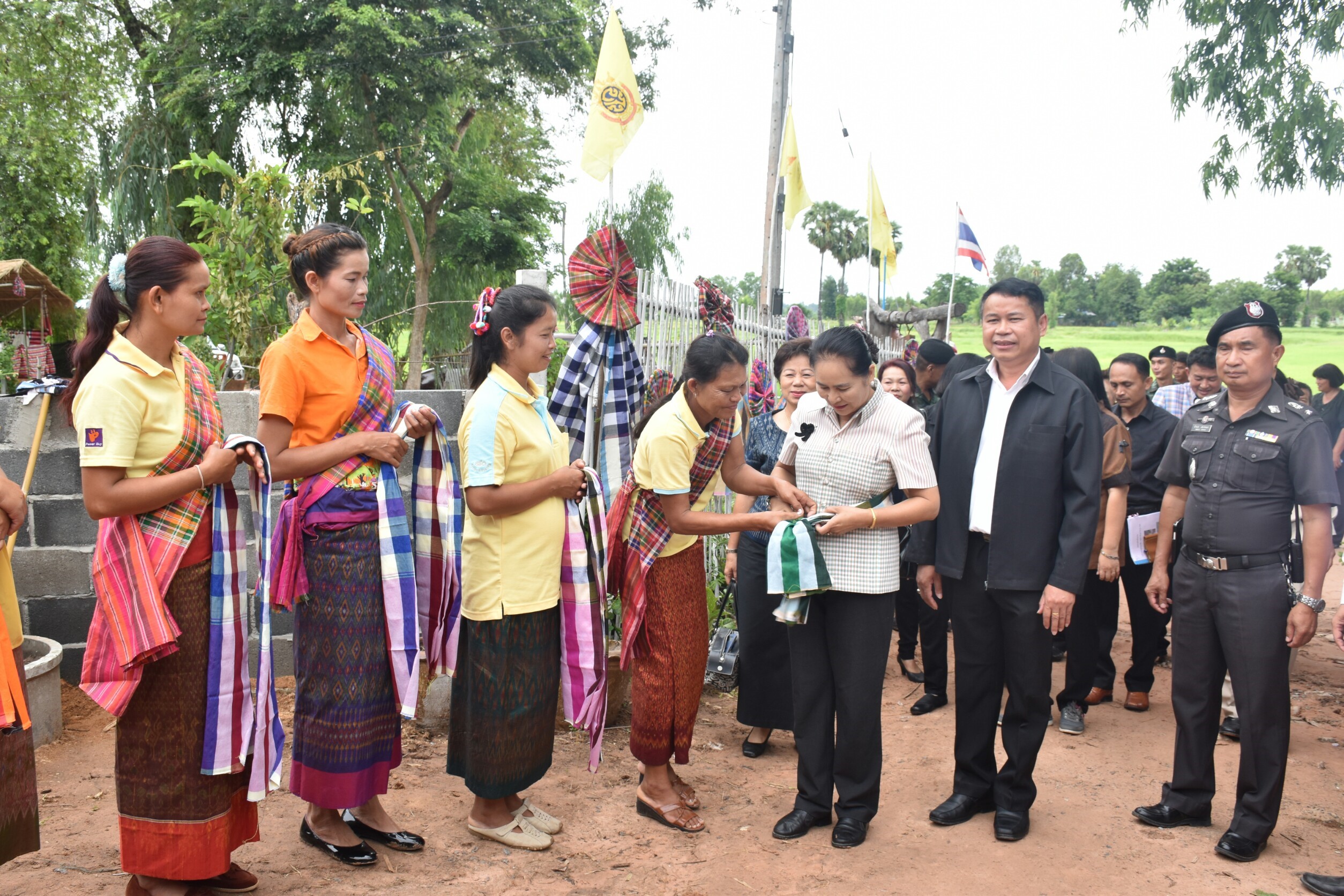 4 กรกฎาคม 2560  นางไพเราะ รอยตระกูล รองผู้ว่าราชการจังหวัดมหาสารคามเป็นประธานคณะกรรมการคัดสรรหมู่บ้านเศรษฐกิจพอเพียง “อยู่เย็น เป็นสุข” ดีเด่น ระดับจังหวัด ประจำปี 2560  รอบชิงชนะเลิศ บ้านศาลา หมู่ที่ 8  ตำบลนาภู อำเภอยางสีสุราช จังหวัดมหาสารคาม