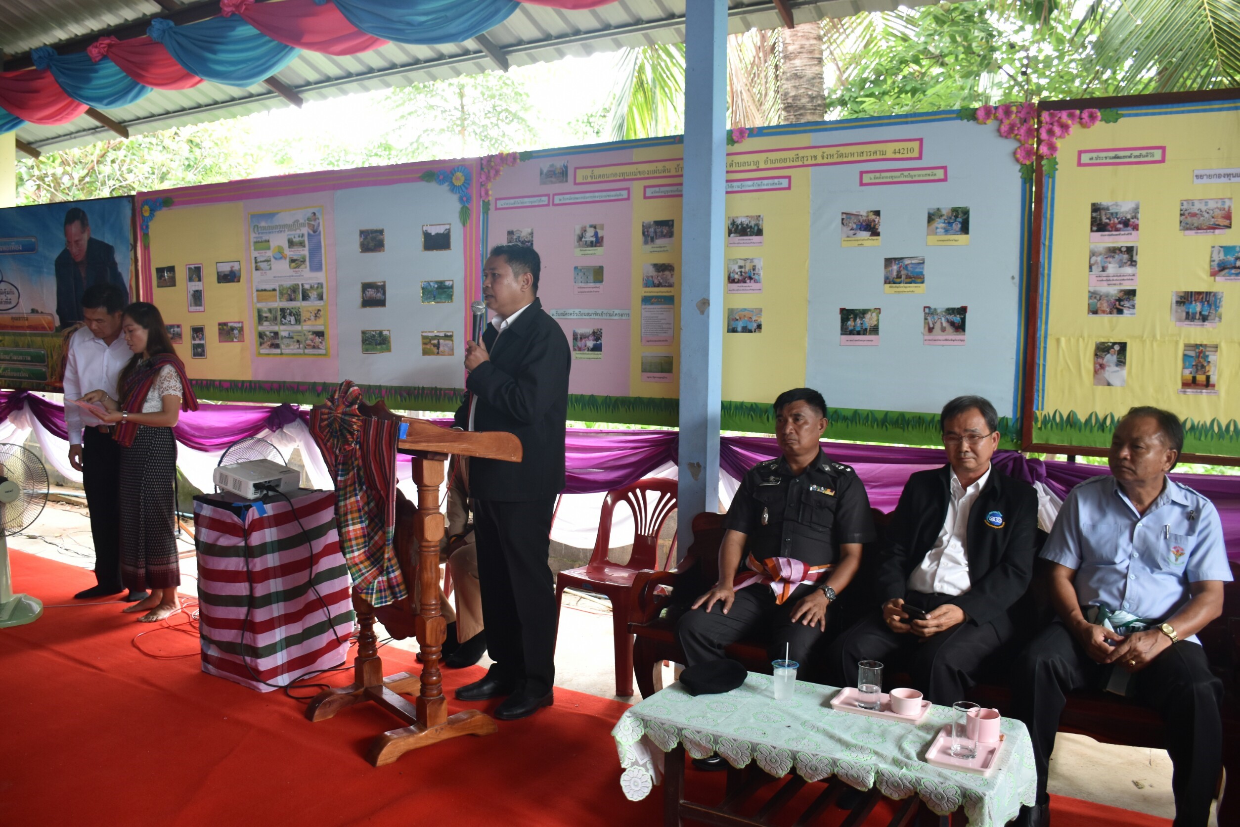4 กรกฎาคม 2560  นางไพเราะ รอยตระกูล รองผู้ว่าราชการจังหวัดมหาสารคามเป็นประธานคณะกรรมการคัดสรรหมู่บ้านเศรษฐกิจพอเพียง “อยู่เย็น เป็นสุข” ดีเด่น ระดับจังหวัด ประจำปี 2560  รอบชิงชนะเลิศ บ้านศาลา หมู่ที่ 8  ตำบลนาภู อำเภอยางสีสุราช จังหวัดมหาสารคาม
