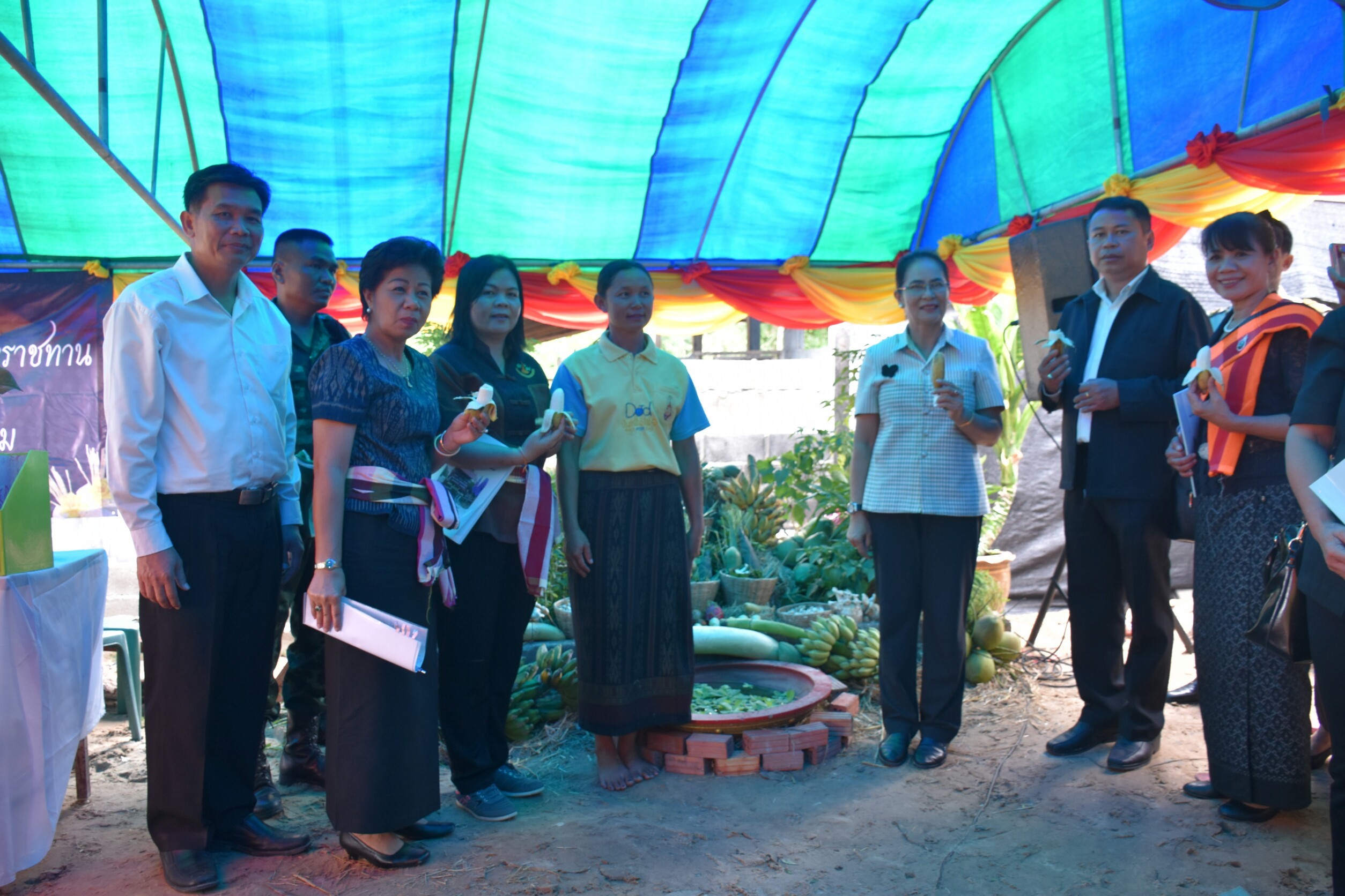 4 กรกฎาคม 2560  นางไพเราะ รอยตระกูล รองผู้ว่าราชการจังหวัดมหาสารคามเป็นประธานคณะกรรมการคัดสรรหมู่บ้านเศรษฐกิจพอเพียง “อยู่เย็น เป็นสุข” ดีเด่น ระดับจังหวัด ประจำปี 2560  รอบชิงชนะเลิศ บ้านศาลา หมู่ที่ 8  ตำบลนาภู อำเภอยางสีสุราช จังหวัดมหาสารคาม