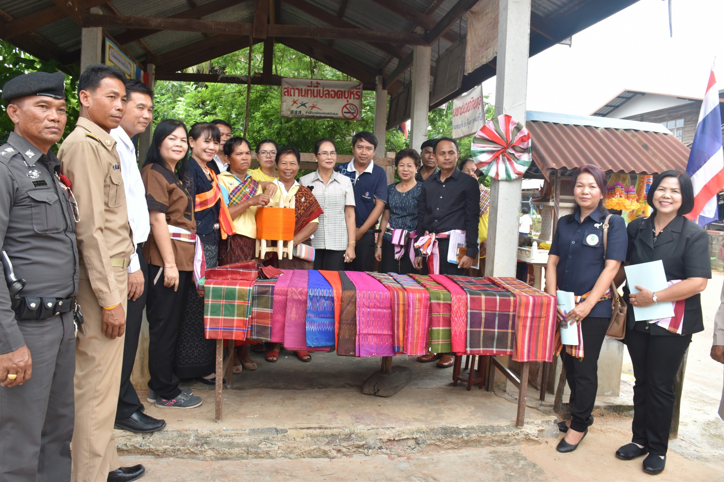 4 กรกฎาคม 2560  นางไพเราะ รอยตระกูล รองผู้ว่าราชการจังหวัดมหาสารคามเป็นประธานคณะกรรมการคัดสรรหมู่บ้านเศรษฐกิจพอเพียง “อยู่เย็น เป็นสุข” ดีเด่น ระดับจังหวัด ประจำปี 2560  รอบชิงชนะเลิศ บ้านศาลา หมู่ที่ 8  ตำบลนาภู อำเภอยางสีสุราช จังหวัดมหาสารคาม
