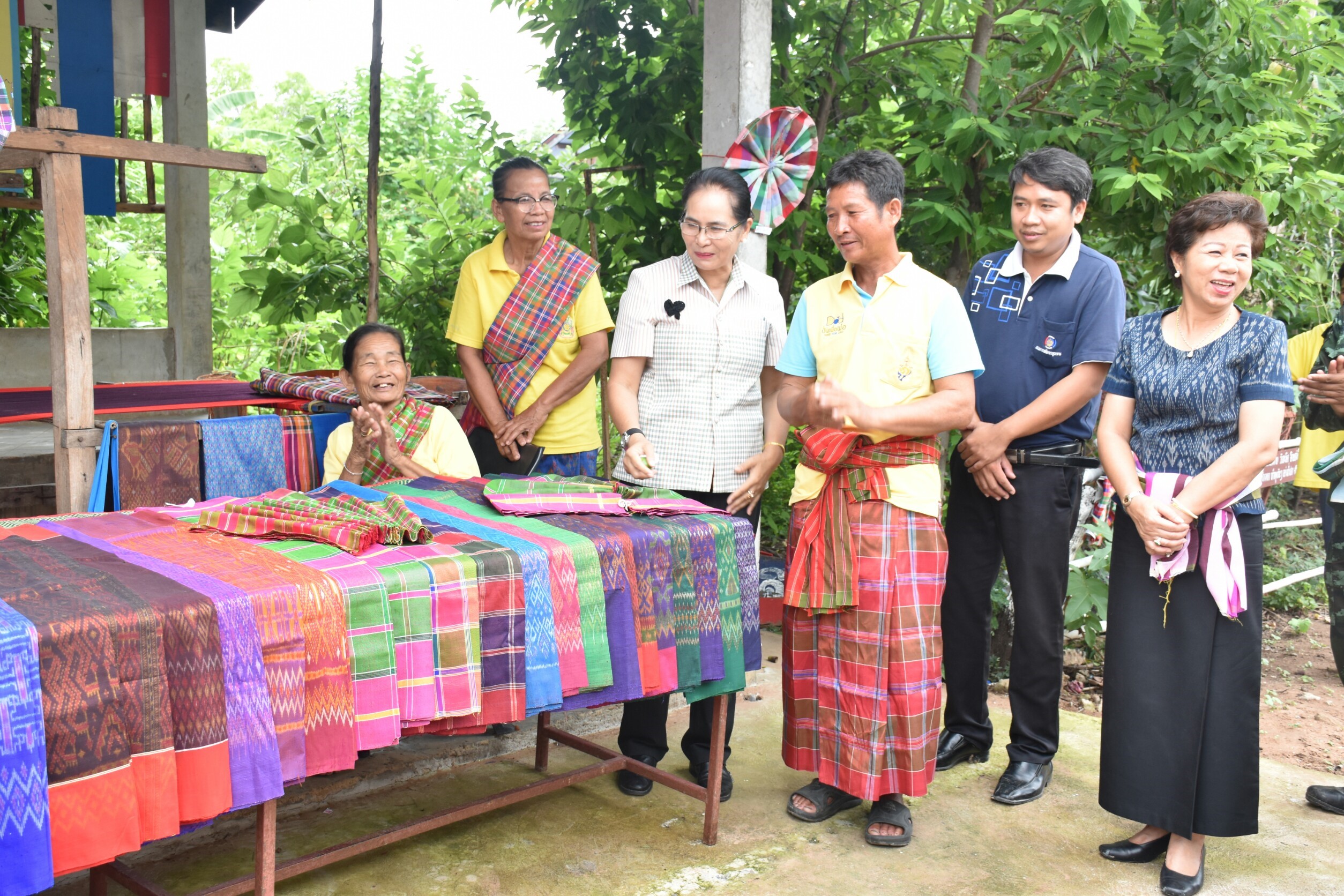 4 กรกฎาคม 2560  นางไพเราะ รอยตระกูล รองผู้ว่าราชการจังหวัดมหาสารคามเป็นประธานคณะกรรมการคัดสรรหมู่บ้านเศรษฐกิจพอเพียง “อยู่เย็น เป็นสุข” ดีเด่น ระดับจังหวัด ประจำปี 2560  รอบชิงชนะเลิศ บ้านศาลา หมู่ที่ 8  ตำบลนาภู อำเภอยางสีสุราช จังหวัดมหาสารคาม