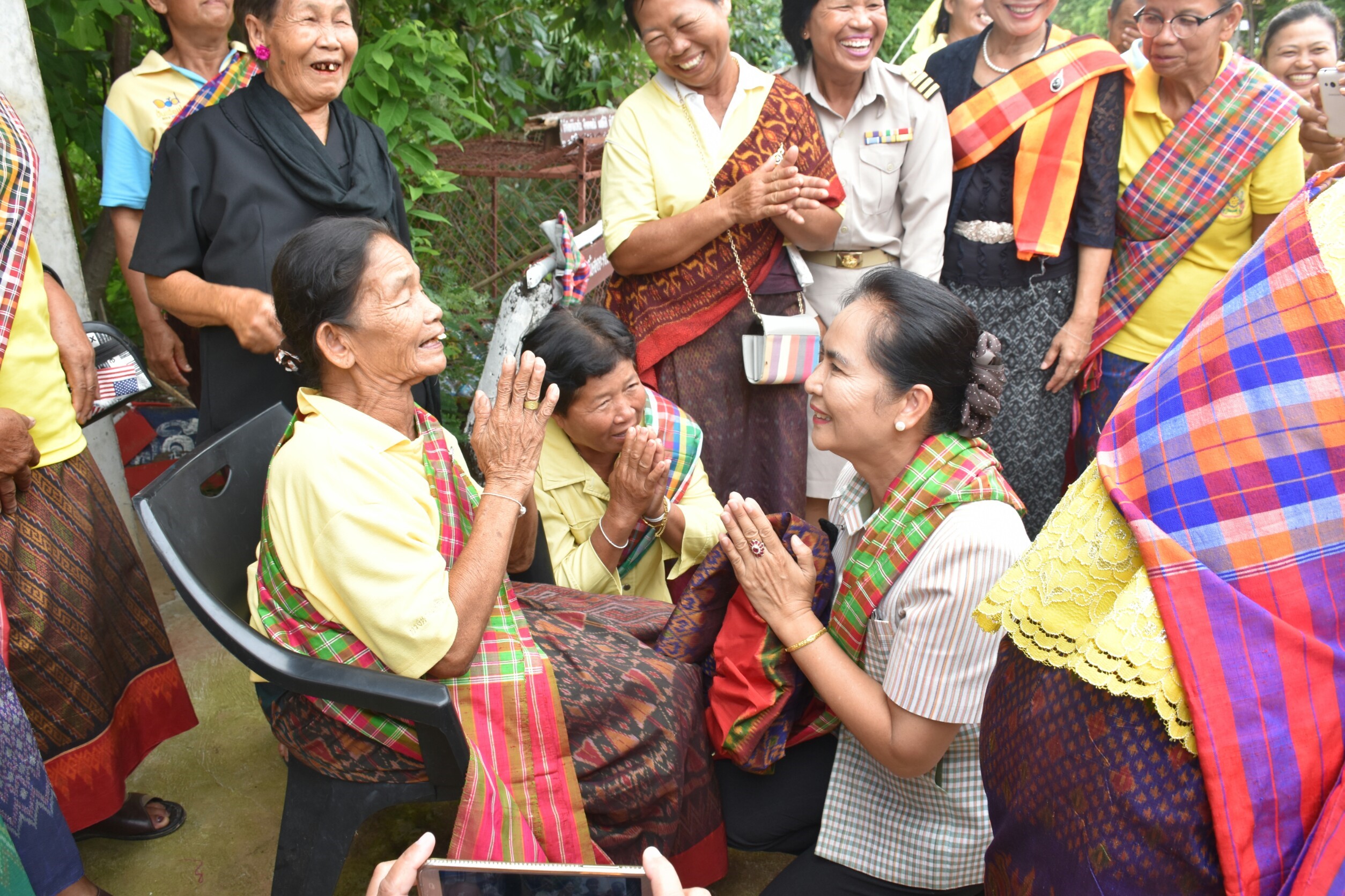 4 กรกฎาคม 2560  นางไพเราะ รอยตระกูล รองผู้ว่าราชการจังหวัดมหาสารคามเป็นประธานคณะกรรมการคัดสรรหมู่บ้านเศรษฐกิจพอเพียง “อยู่เย็น เป็นสุข” ดีเด่น ระดับจังหวัด ประจำปี 2560  รอบชิงชนะเลิศ บ้านศาลา หมู่ที่ 8  ตำบลนาภู อำเภอยางสีสุราช จังหวัดมหาสารคาม