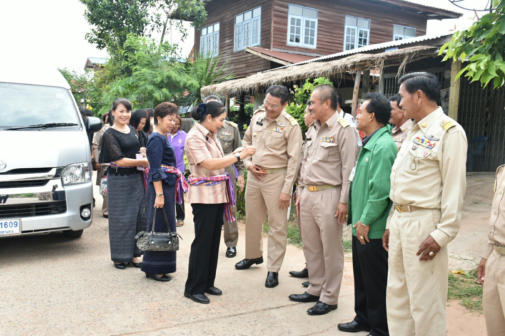 3 กรกฎาคม 2560  นางไพเราะ รอยตระกูล รองผู้ว่าราชการจังหวัดมหาสารคาม เป็นประธานคณะกรรมการคัดสรรหมู่บ้านเศรษฐกิจพอเพียง “อยู่เย็น เป็นสุข” ดีเด่น ระดับจังหวัด ประจำปี 2560