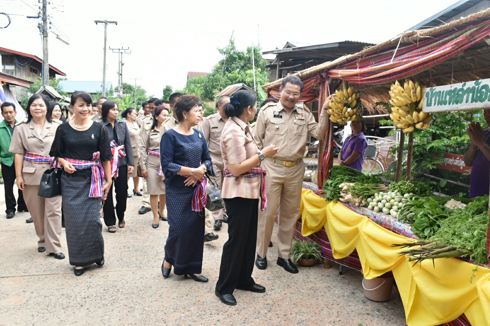 3 กรกฎาคม 2560  นางไพเราะ รอยตระกูล รองผู้ว่าราชการจังหวัดมหาสารคาม เป็นประธานคณะกรรมการคัดสรรหมู่บ้านเศรษฐกิจพอเพียง “อยู่เย็น เป็นสุข” ดีเด่น ระดับจังหวัด ประจำปี 2560