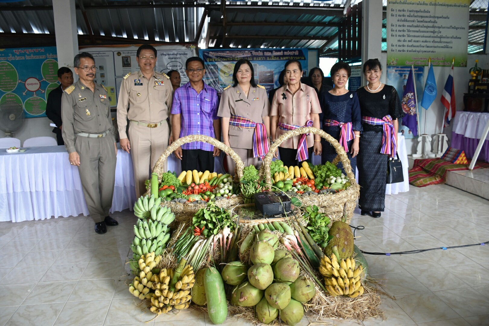3 กรกฎาคม 2560  นางไพเราะ รอยตระกูล รองผู้ว่าราชการจังหวัดมหาสารคาม เป็นประธานคณะกรรมการคัดสรรหมู่บ้านเศรษฐกิจพอเพียง “อยู่เย็น เป็นสุข” ดีเด่น ระดับจังหวัด ประจำปี 2560