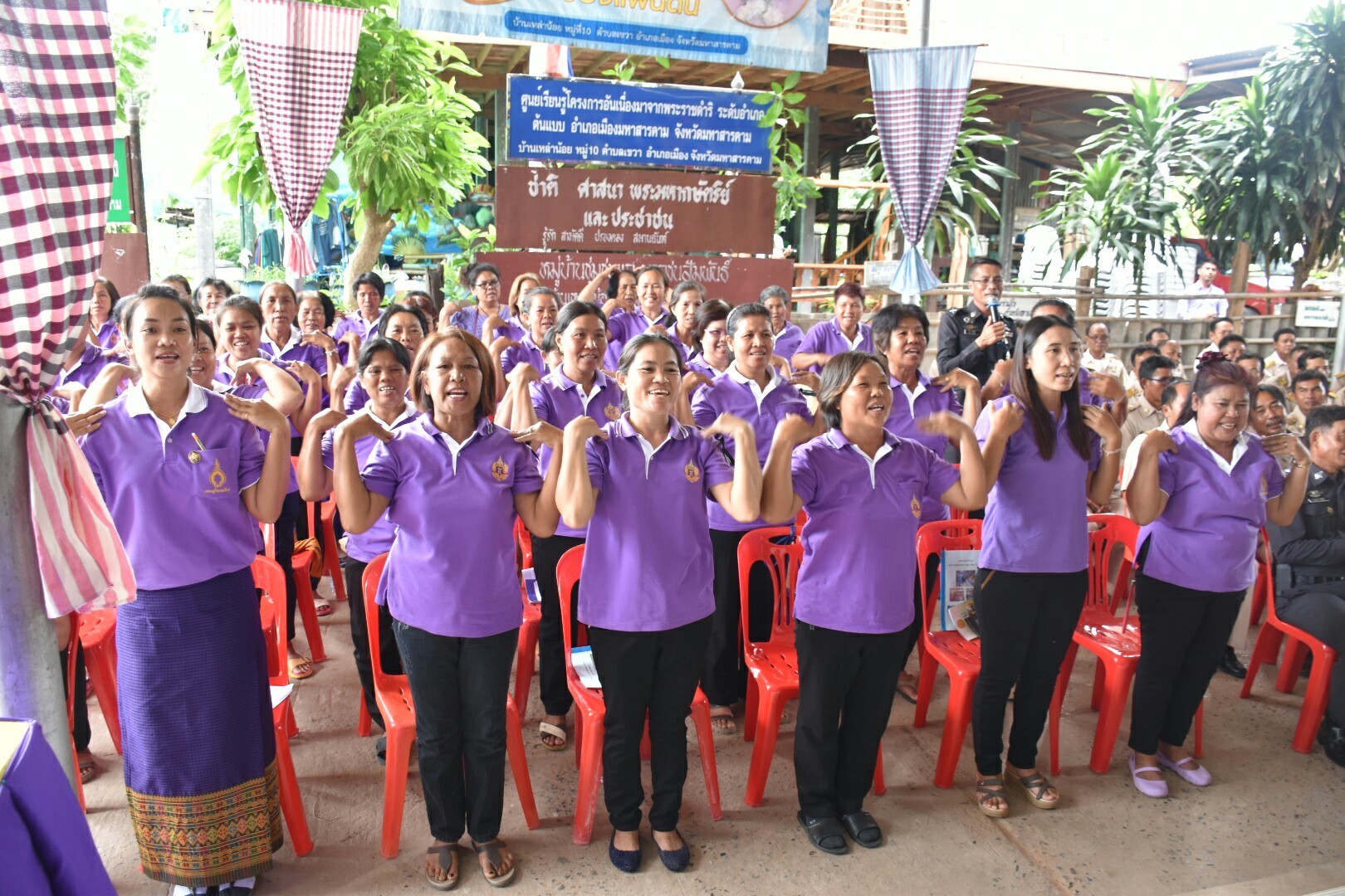 3 กรกฎาคม 2560  นางไพเราะ รอยตระกูล รองผู้ว่าราชการจังหวัดมหาสารคาม เป็นประธานคณะกรรมการคัดสรรหมู่บ้านเศรษฐกิจพอเพียง “อยู่เย็น เป็นสุข” ดีเด่น ระดับจังหวัด ประจำปี 2560