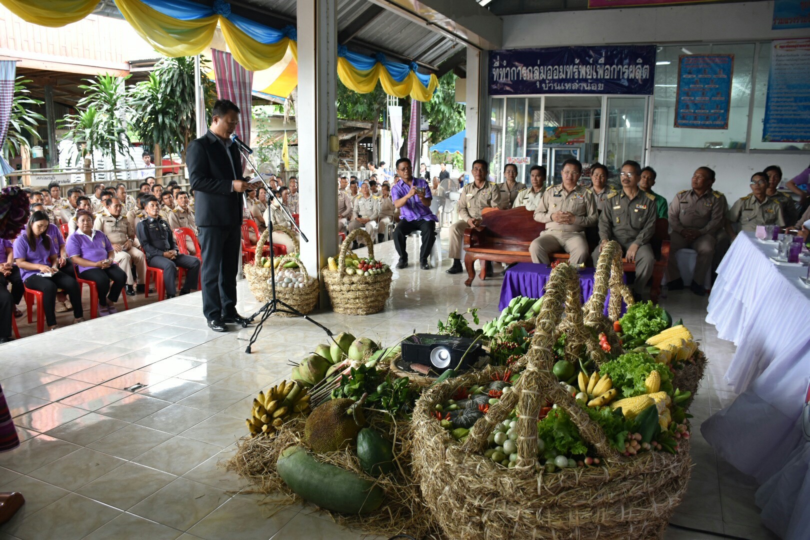 3 กรกฎาคม 2560  นางไพเราะ รอยตระกูล รองผู้ว่าราชการจังหวัดมหาสารคาม เป็นประธานคณะกรรมการคัดสรรหมู่บ้านเศรษฐกิจพอเพียง “อยู่เย็น เป็นสุข” ดีเด่น ระดับจังหวัด ประจำปี 2560