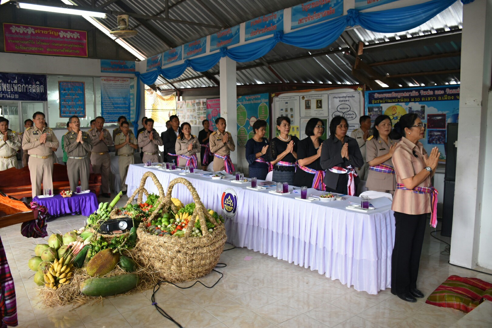 3 กรกฎาคม 2560  นางไพเราะ รอยตระกูล รองผู้ว่าราชการจังหวัดมหาสารคาม เป็นประธานคณะกรรมการคัดสรรหมู่บ้านเศรษฐกิจพอเพียง “อยู่เย็น เป็นสุข” ดีเด่น ระดับจังหวัด ประจำปี 2560