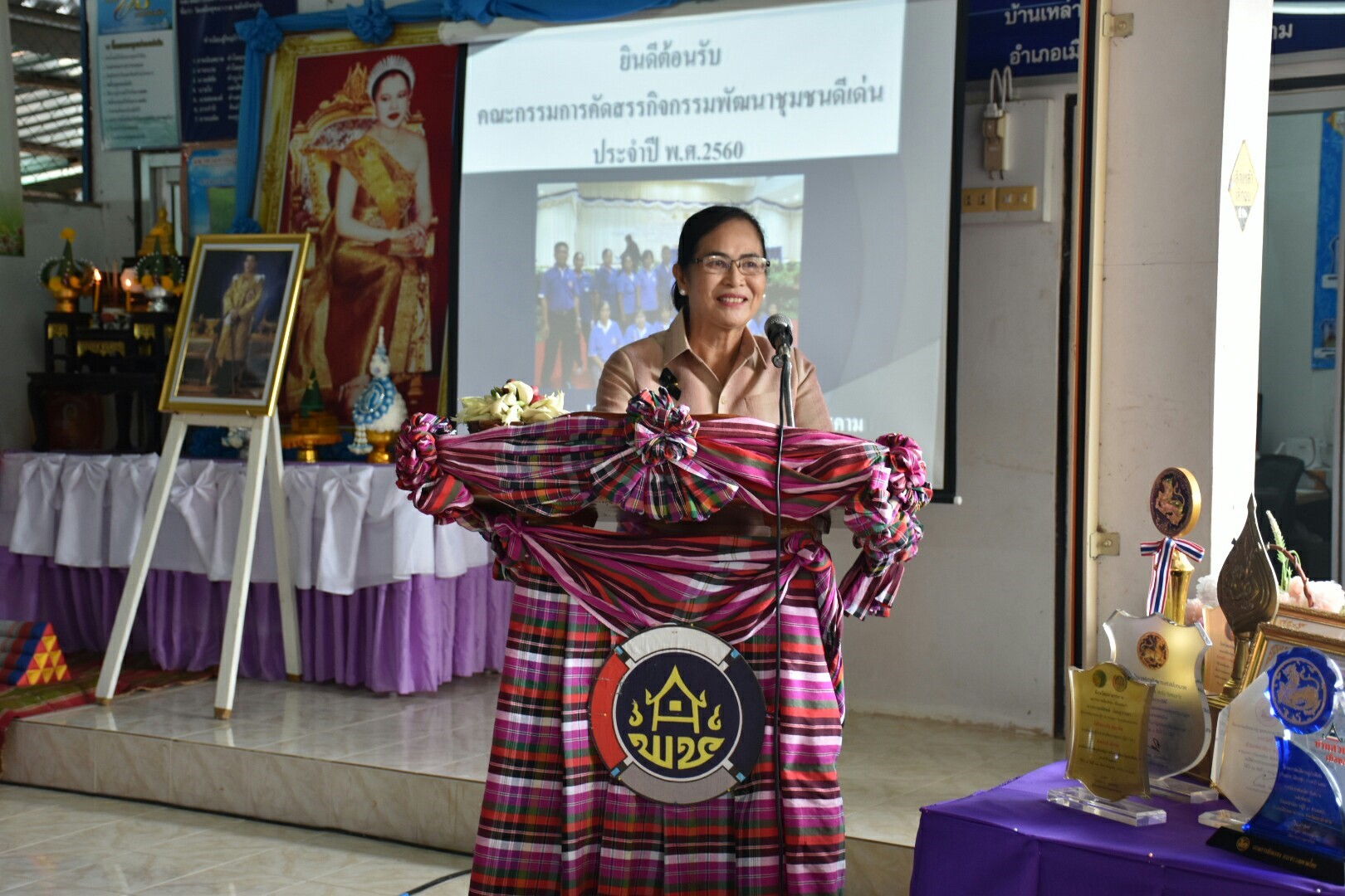 3 กรกฎาคม 2560  นางไพเราะ รอยตระกูล รองผู้ว่าราชการจังหวัดมหาสารคาม เป็นประธานคณะกรรมการคัดสรรหมู่บ้านเศรษฐกิจพอเพียง “อยู่เย็น เป็นสุข” ดีเด่น ระดับจังหวัด ประจำปี 2560