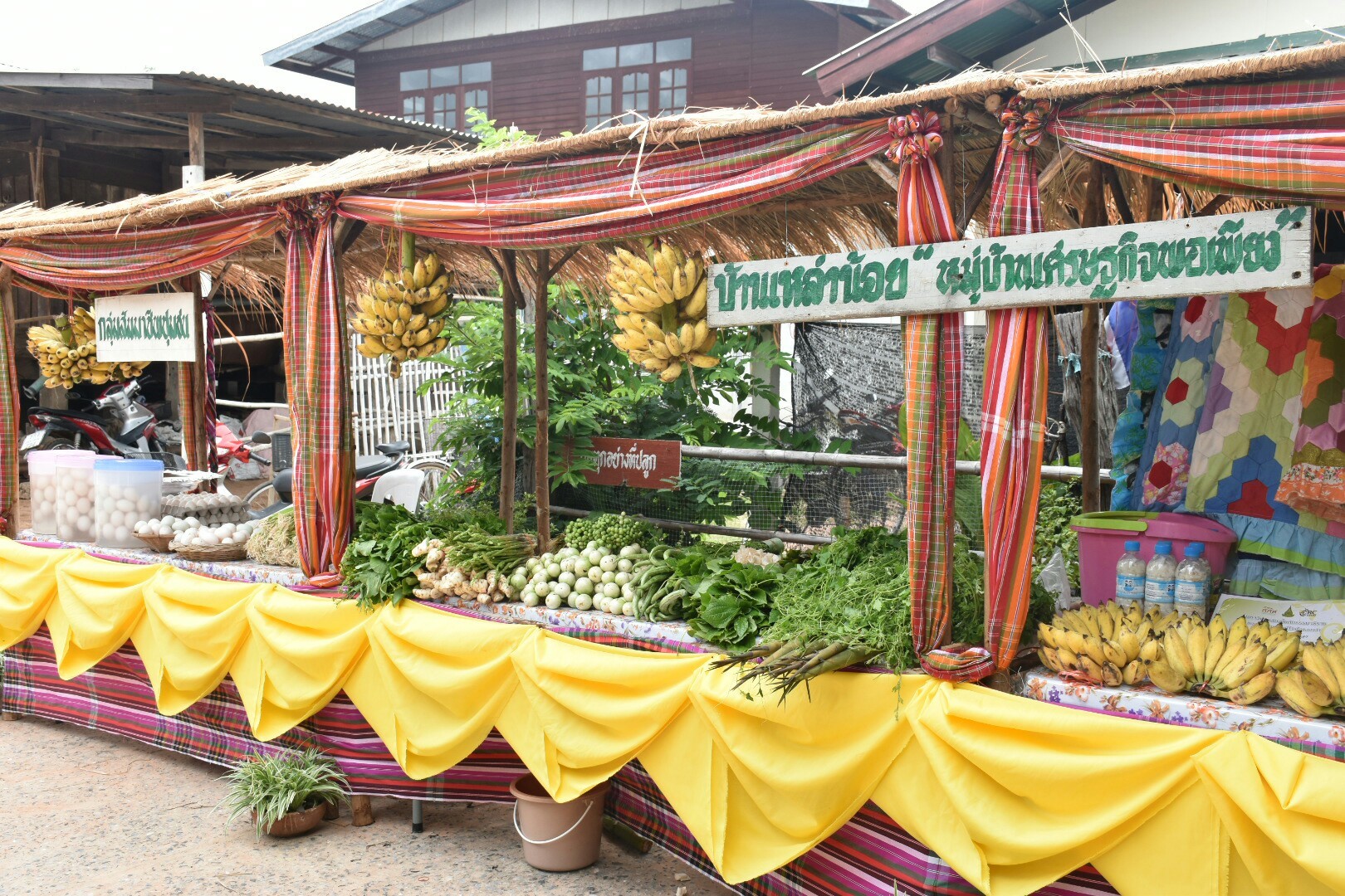 3 กรกฎาคม 2560  นางไพเราะ รอยตระกูล รองผู้ว่าราชการจังหวัดมหาสารคาม เป็นประธานคณะกรรมการคัดสรรหมู่บ้านเศรษฐกิจพอเพียง “อยู่เย็น เป็นสุข” ดีเด่น ระดับจังหวัด ประจำปี 2560