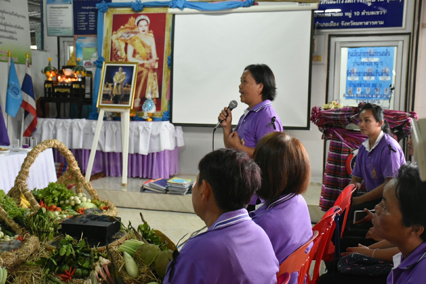 3 กรกฎาคม 2560  นางไพเราะ รอยตระกูล รองผู้ว่าราชการจังหวัดมหาสารคาม เป็นประธานคณะกรรมการคัดสรรหมู่บ้านเศรษฐกิจพอเพียง “อยู่เย็น เป็นสุข” ดีเด่น ระดับจังหวัด ประจำปี 2560