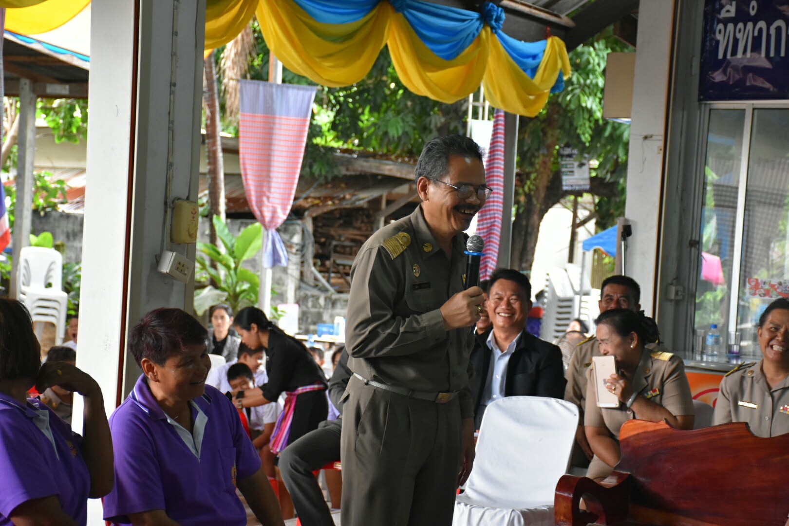 3 กรกฎาคม 2560  นางไพเราะ รอยตระกูล รองผู้ว่าราชการจังหวัดมหาสารคาม เป็นประธานคณะกรรมการคัดสรรหมู่บ้านเศรษฐกิจพอเพียง “อยู่เย็น เป็นสุข” ดีเด่น ระดับจังหวัด ประจำปี 2560