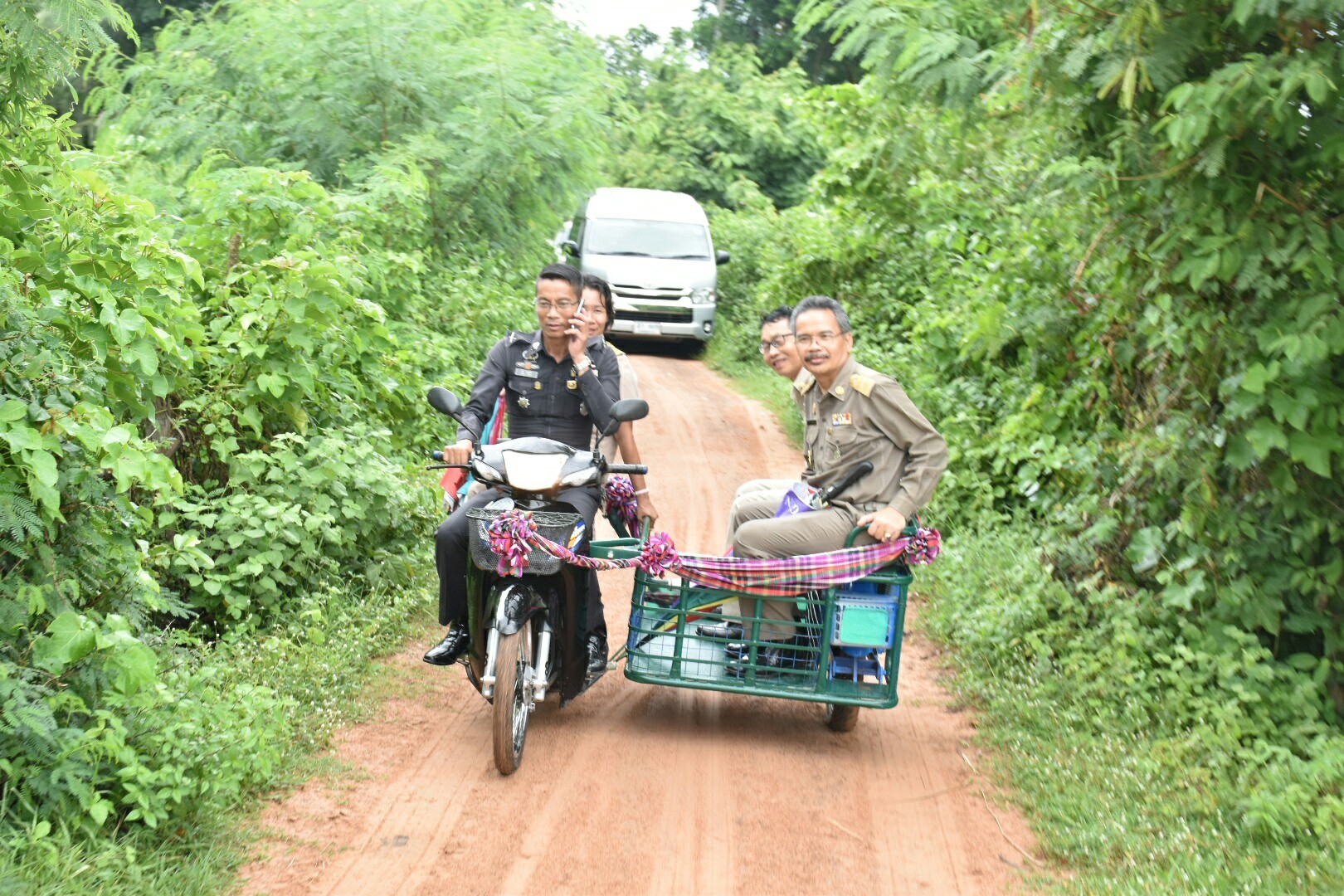3 กรกฎาคม 2560  นางไพเราะ รอยตระกูล รองผู้ว่าราชการจังหวัดมหาสารคาม เป็นประธานคณะกรรมการคัดสรรหมู่บ้านเศรษฐกิจพอเพียง “อยู่เย็น เป็นสุข” ดีเด่น ระดับจังหวัด ประจำปี 2560