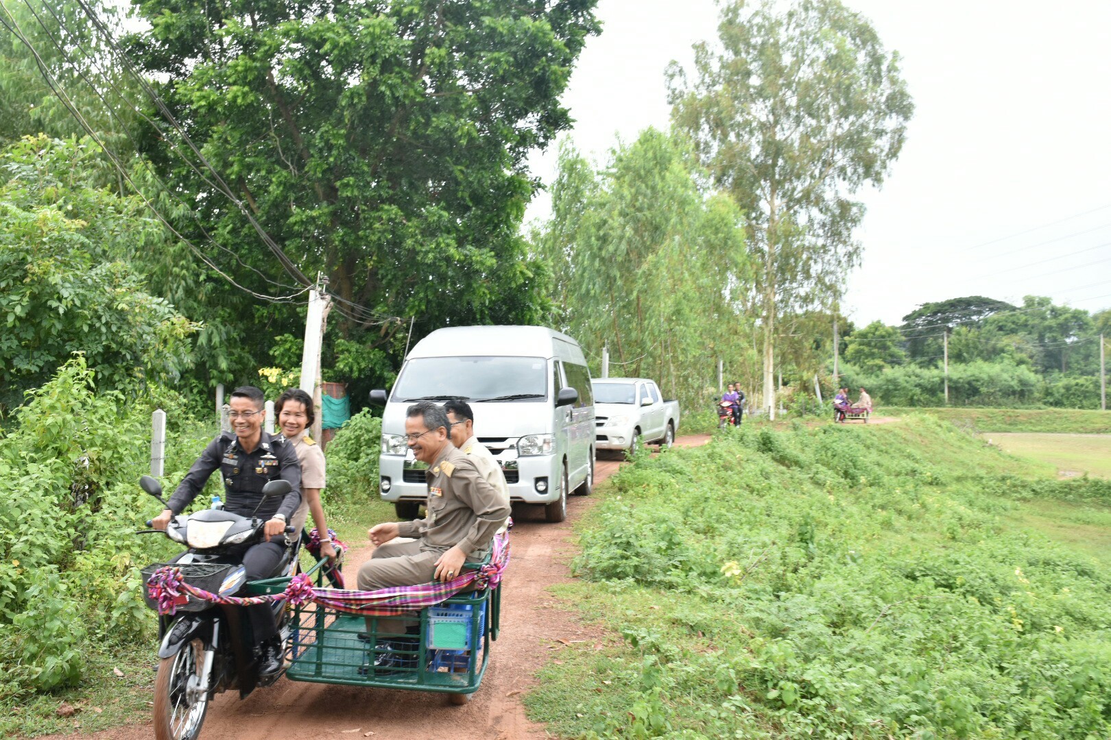 3 กรกฎาคม 2560  นางไพเราะ รอยตระกูล รองผู้ว่าราชการจังหวัดมหาสารคาม เป็นประธานคณะกรรมการคัดสรรหมู่บ้านเศรษฐกิจพอเพียง “อยู่เย็น เป็นสุข” ดีเด่น ระดับจังหวัด ประจำปี 2560