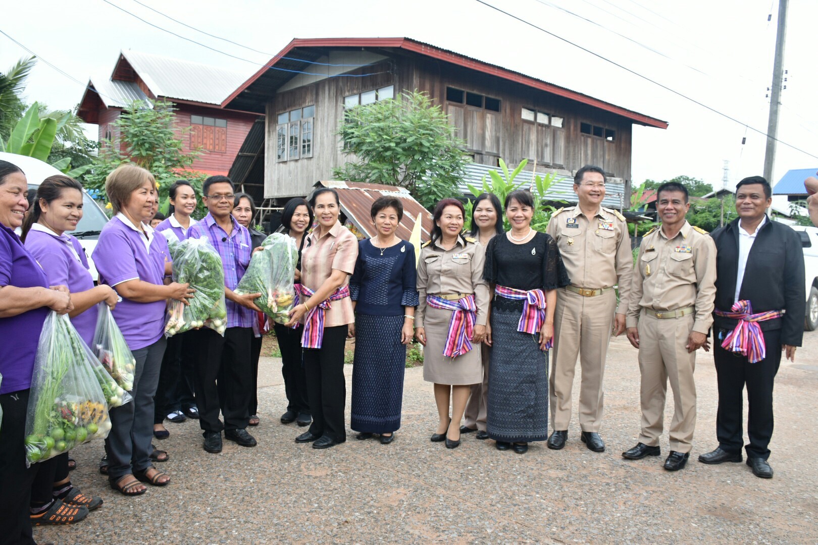3 กรกฎาคม 2560  นางไพเราะ รอยตระกูล รองผู้ว่าราชการจังหวัดมหาสารคาม เป็นประธานคณะกรรมการคัดสรรหมู่บ้านเศรษฐกิจพอเพียง “อยู่เย็น เป็นสุข” ดีเด่น ระดับจังหวัด ประจำปี 2560