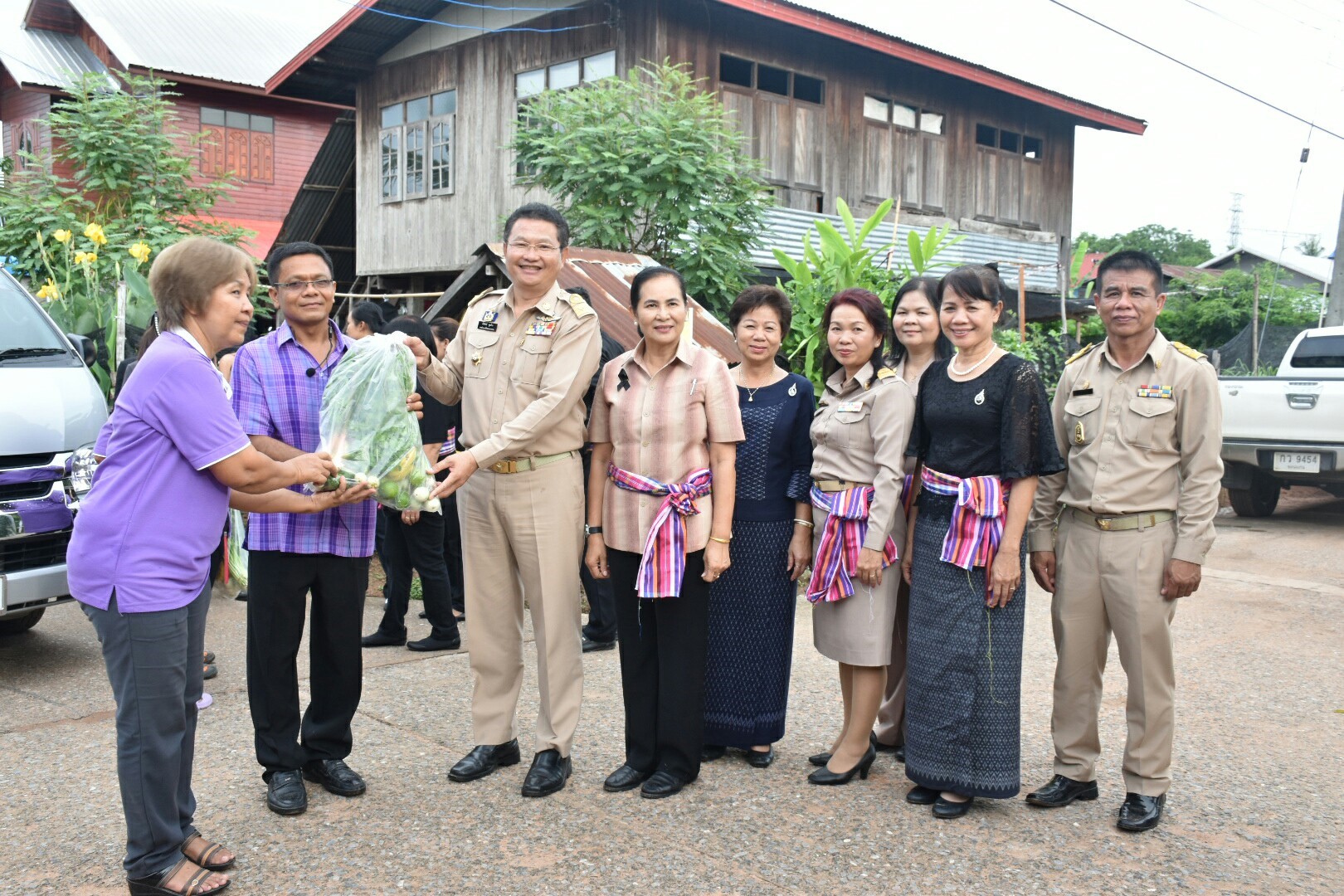 3 กรกฎาคม 2560  นางไพเราะ รอยตระกูล รองผู้ว่าราชการจังหวัดมหาสารคาม เป็นประธานคณะกรรมการคัดสรรหมู่บ้านเศรษฐกิจพอเพียง “อยู่เย็น เป็นสุข” ดีเด่น ระดับจังหวัด ประจำปี 2560