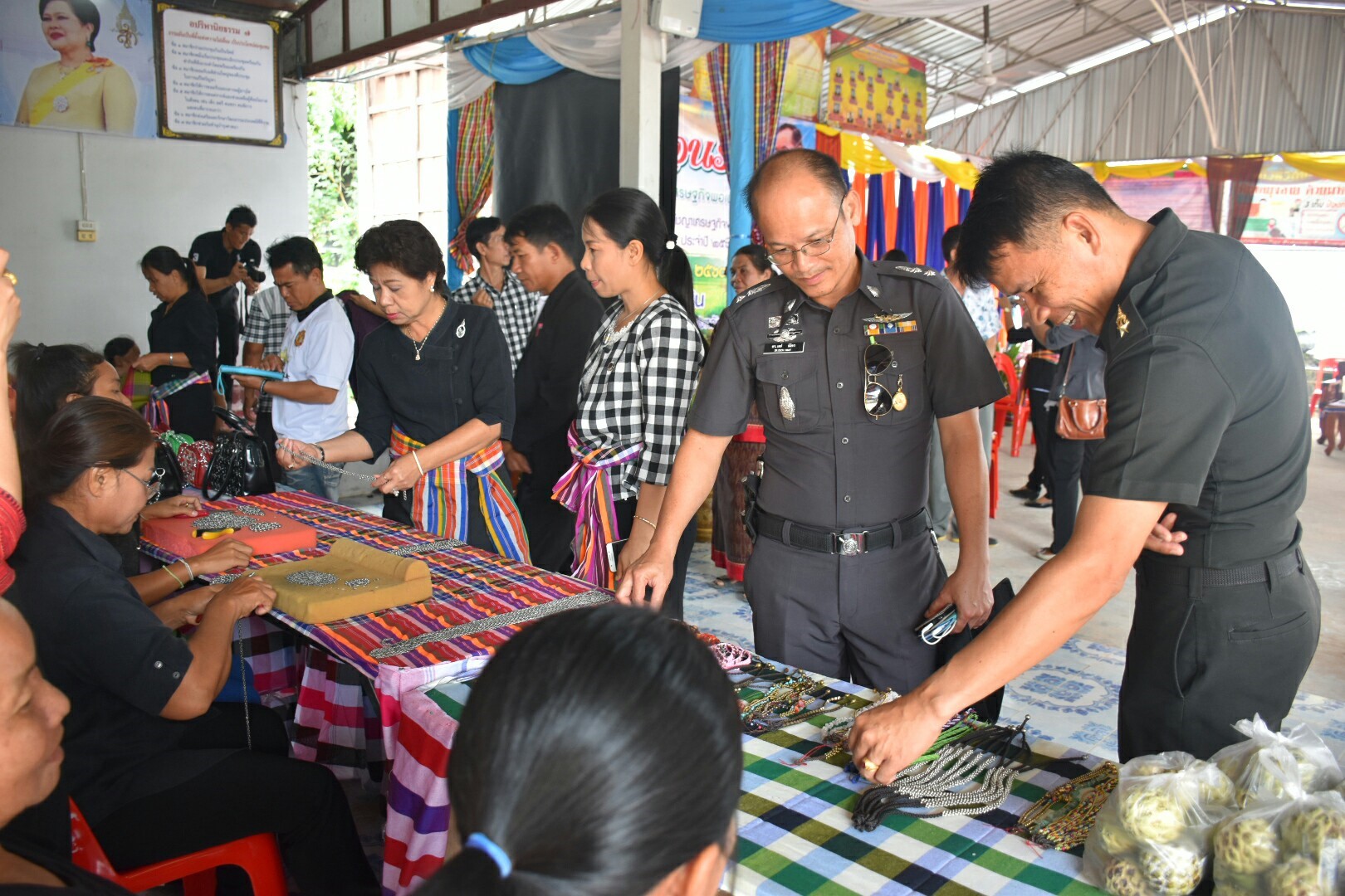 19 กรกฎาคม 2560  นางสาวศศิธร ปัญญาไว พัฒนาการจังหวัดมหาสารคาม  เป็นประธานคณะกรรมการประกวดหมู่บ้านเศรษฐกิจพอเพียงดีเด่น ปี 2560  ตามโครงการมหาสารคามน้อมนำปรัชญาเศรษฐกิจพอเพียง เพื่อพัฒนาคุณภาพในชุมชน ณ บ้านหนองหิน หมู่ที่ 15 ตำบลหัวดง  อำเภอนาดูน จังหวัดมหาสารคาม