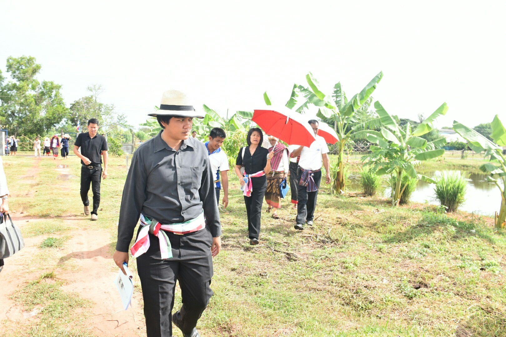 17 กรกฎาคม 2560 นางสาวศศิธร ปัญญาไว พัฒนาการจังหวัดมหาสารคาม  เป็นประธานคณะกรรมการประกวดหมู่บ้านเศรษฐกิจพอเพียงดีเด่น ปี 2560  ตามโครงการมหาสารคามน้อมนำปรัชญาเศรษฐกิจพอเพียง  เพื่อพัฒนาคุณภาพในชุมชน ณ บ้านเหล่าคา หมู่ที่ 9 ตำบลปอพาน  อำเภอนาเชือก จังหวัดมหาสารคาม  Copy
