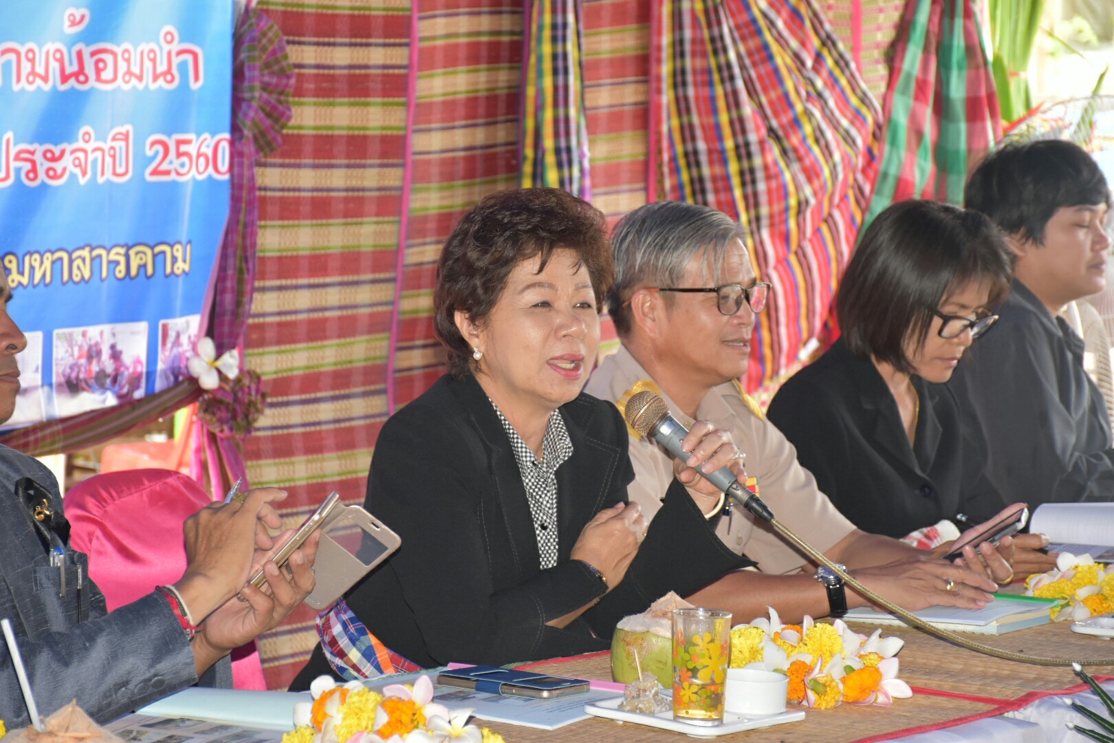 17 กรกฎาคม 2560 นางสาวศศิธร ปัญญาไว พัฒนาการจังหวัดมหาสารคาม  เป็นประธานคณะกรรมการประกวดหมู่บ้านเศรษฐกิจพอเพียงดีเด่น ปี 2560  ตามโครงการมหาสารคามน้อมนำปรัชญาเศรษฐกิจพอเพียง  เพื่อพัฒนาคุณภาพในชุมชน ณ บ้านเหล่าคา หมู่ที่ 9 ตำบลปอพาน  อำเภอนาเชือก จังหวัดมหาสารคาม  Copy
