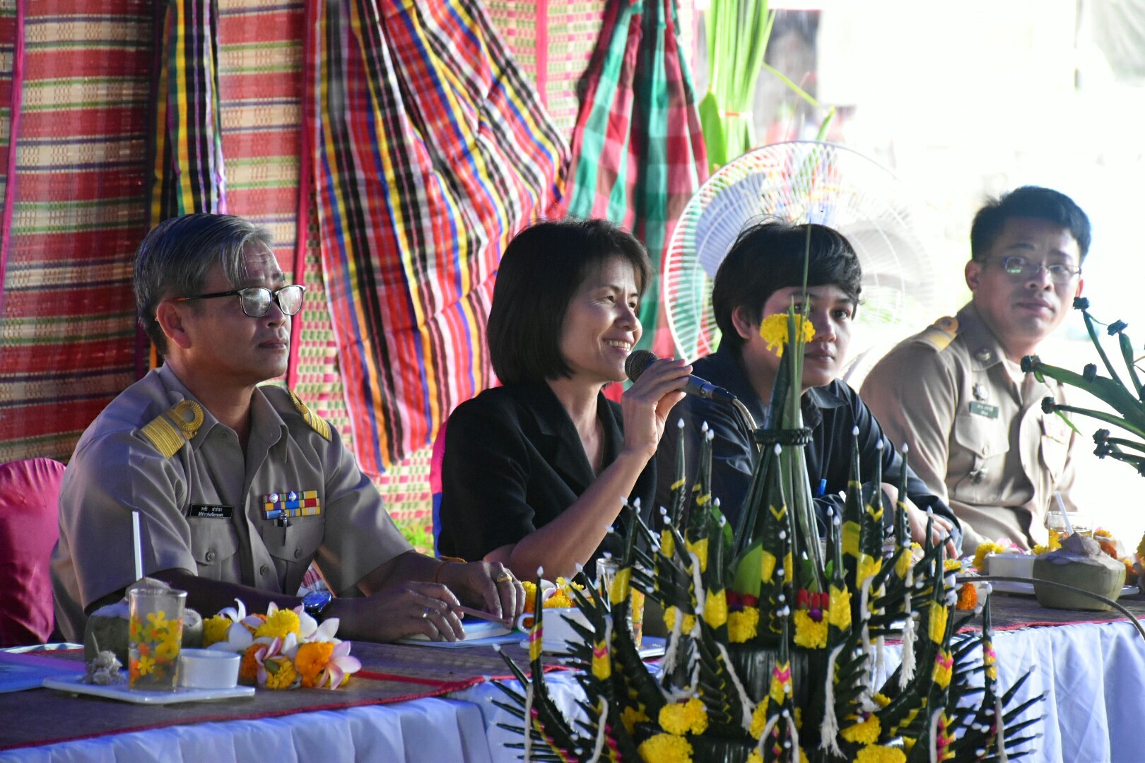 17 กรกฎาคม 2560 นางสาวศศิธร ปัญญาไว พัฒนาการจังหวัดมหาสารคาม  เป็นประธานคณะกรรมการประกวดหมู่บ้านเศรษฐกิจพอเพียงดีเด่น ปี 2560  ตามโครงการมหาสารคามน้อมนำปรัชญาเศรษฐกิจพอเพียง  เพื่อพัฒนาคุณภาพในชุมชน ณ บ้านเหล่าคา หมู่ที่ 9 ตำบลปอพาน  อำเภอนาเชือก จังหวัดมหาสารคาม  Copy